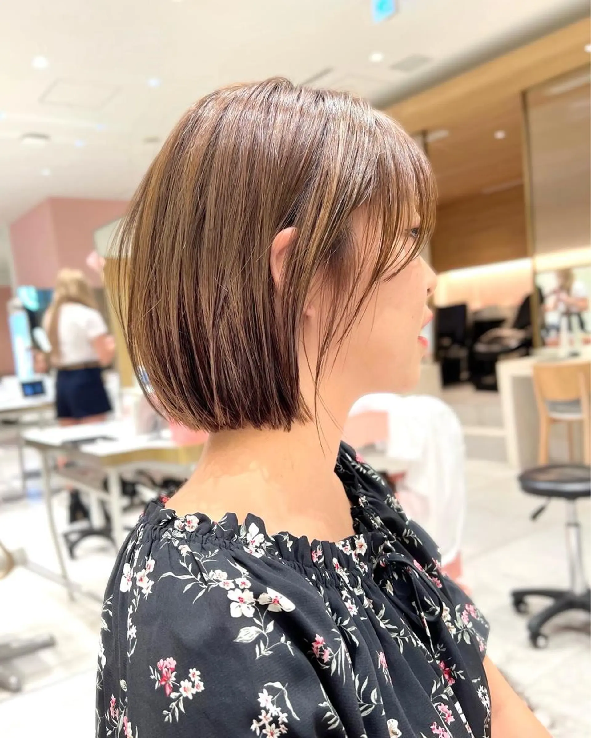 ショート カラー グレージュ ボブ カット ヘアカラー トリートメント レイヤー専門家 ダブルカラー修のヘアスタイル