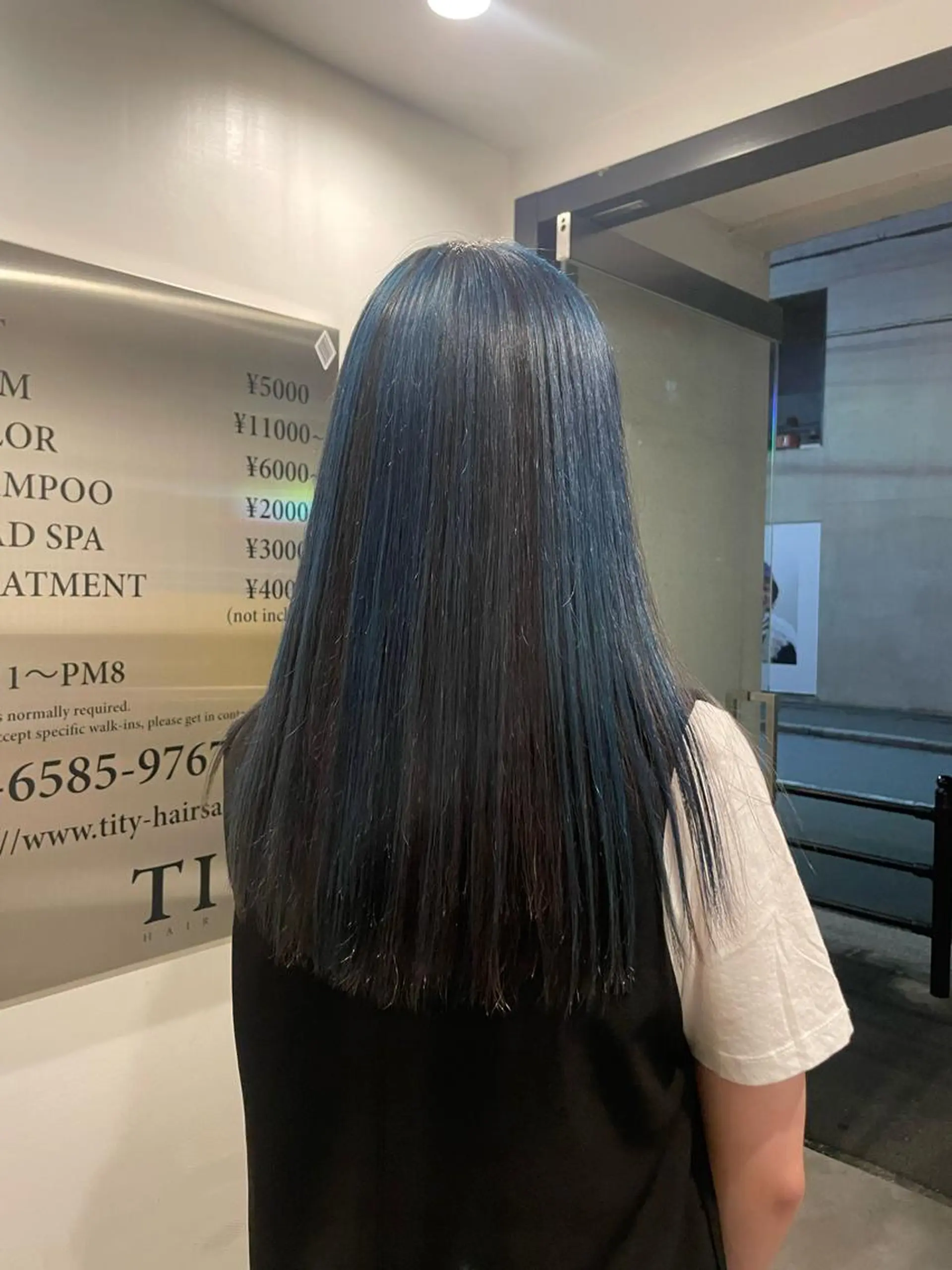 ロング カラー ネイビーカラー hen所属・心斎橋/レイヤー/ ブリーチ/モエのヘアスタイル