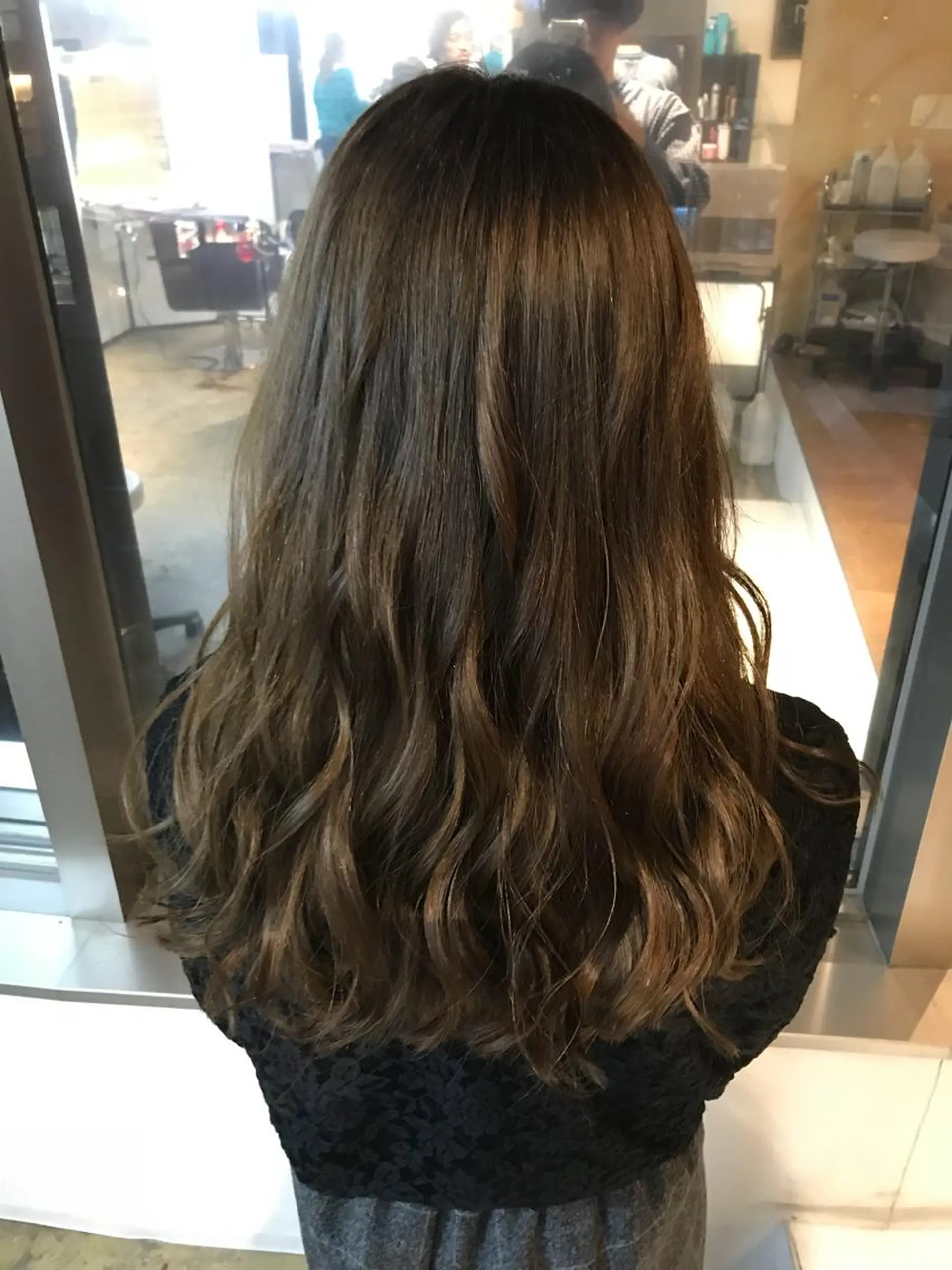 ロング カラー ブリーチ グレージュ GRANLUSSO 岡山駅前 ビックカメラ5階所属・岡本 智次のヘアスタイル