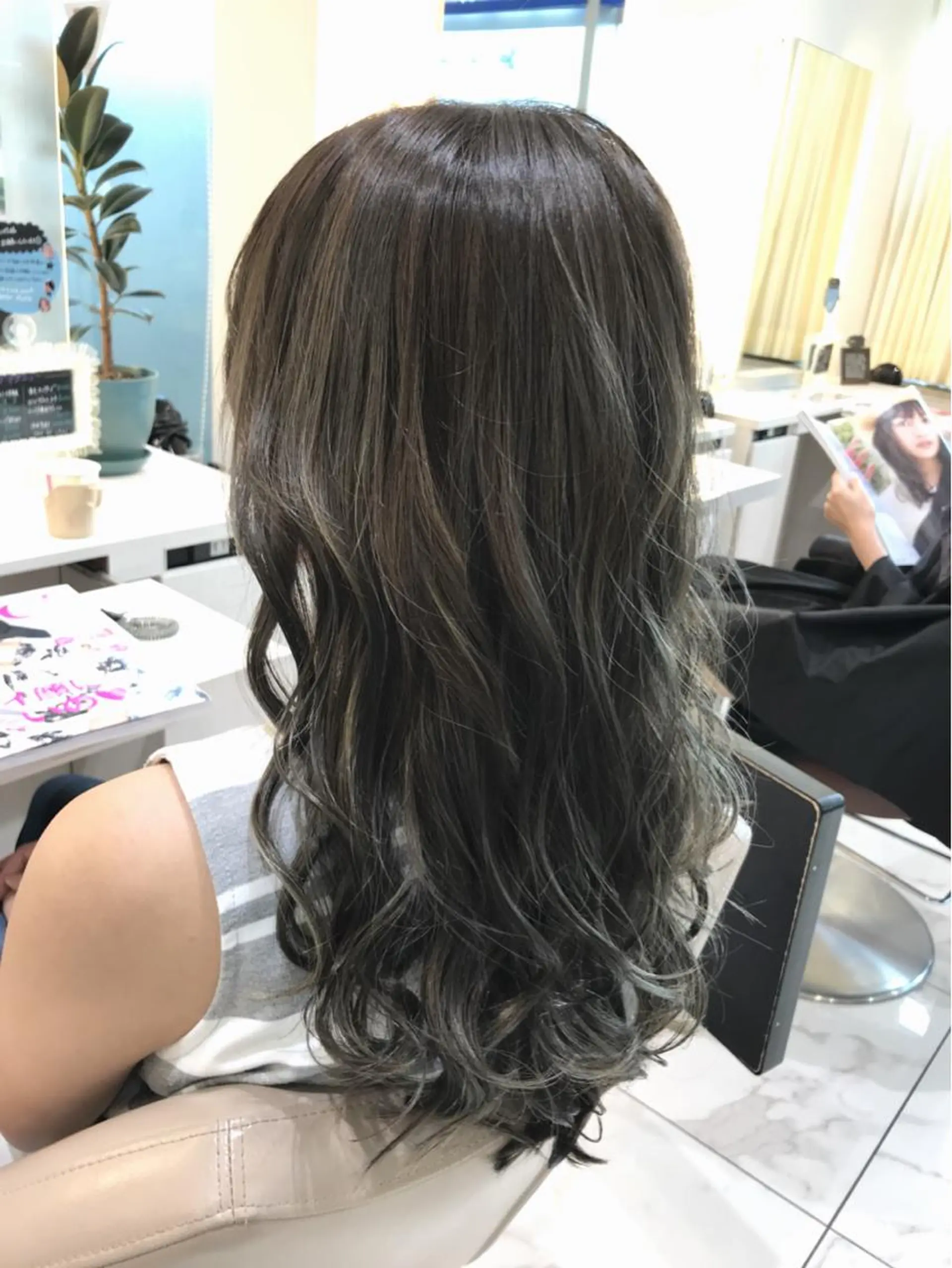 ミディアム カラー 透明感カラー グレージュ ハイライトカラー ハイライト カット ヘアカラー 山崎俊輔/髪質改善 /バレイヤージュのヘアスタイル