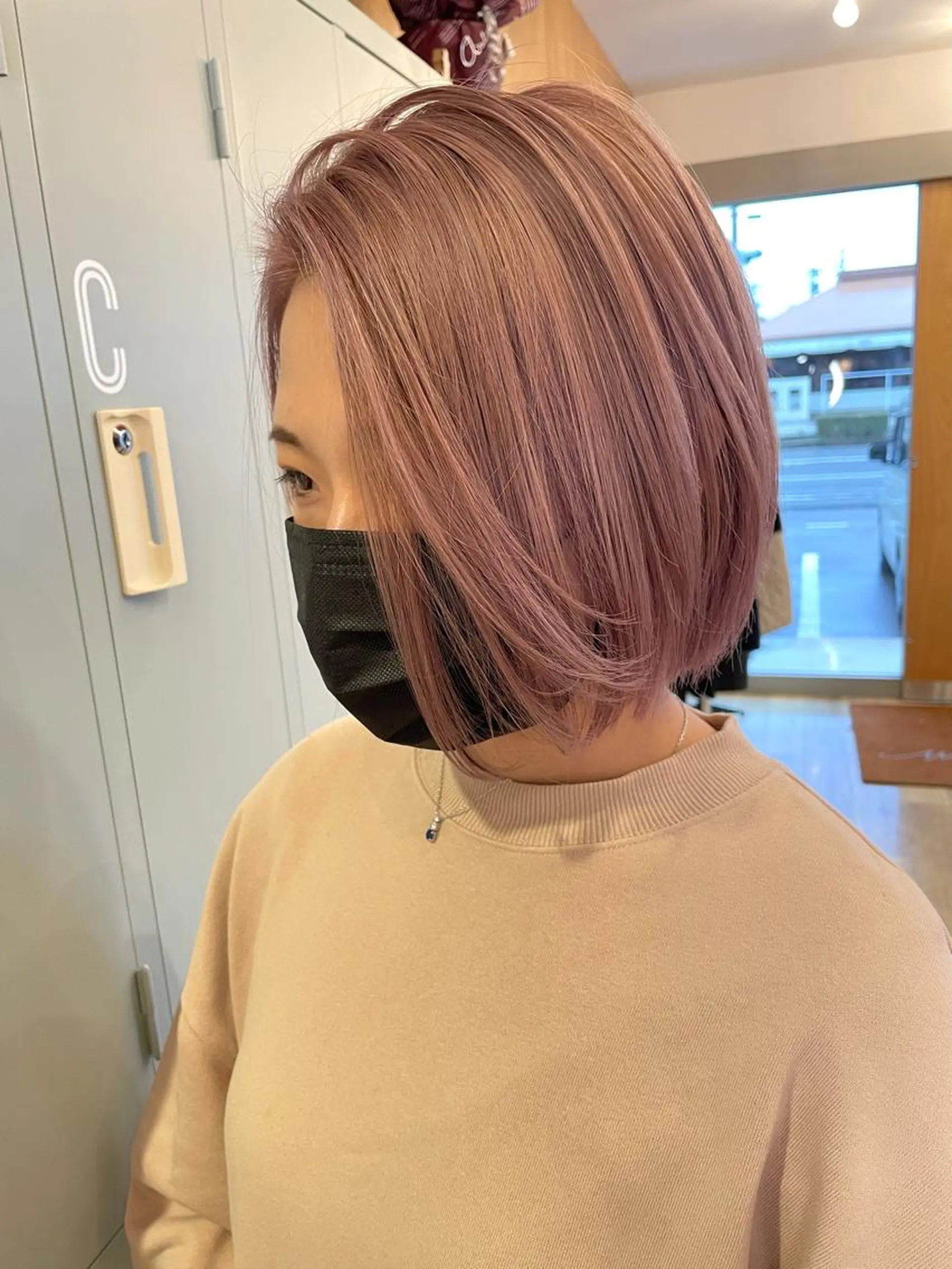ショート カラー ブリーチ ボブ LOBBY HIMERIのヘアスタイル
