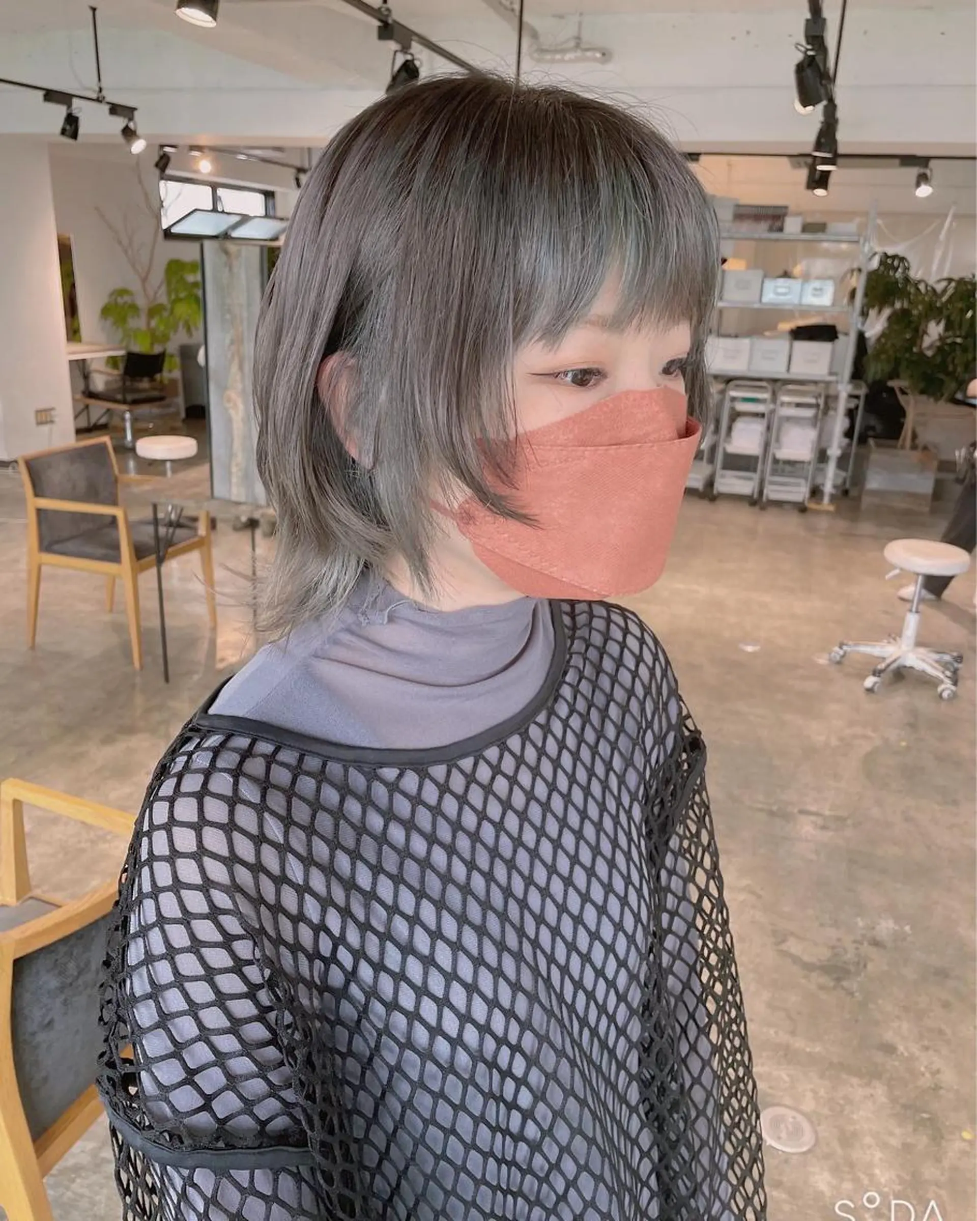 ミディアム ウルフカット カット ハイトーン/レイヤー /ケアブリーチ石川治のヘアスタイル