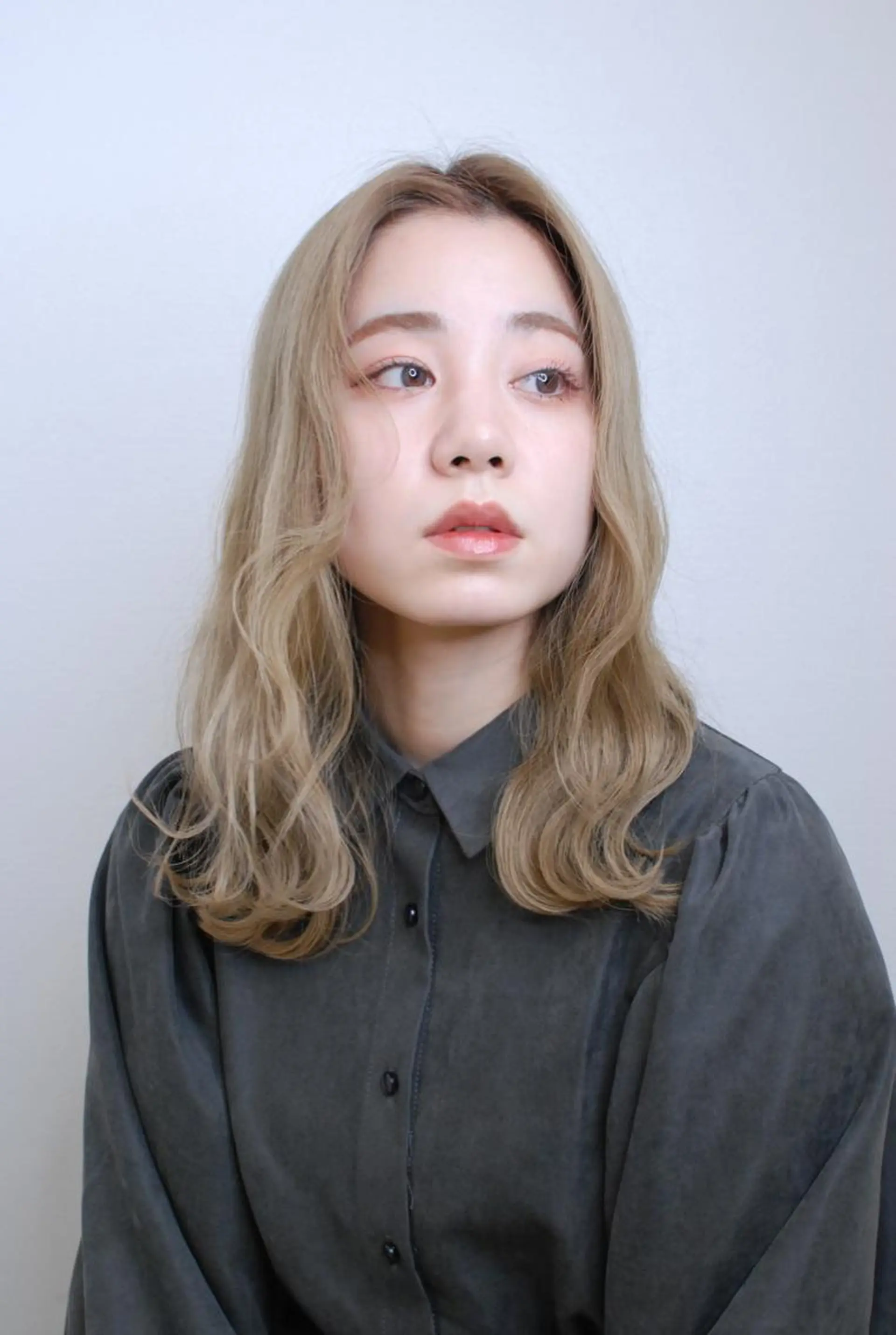 ロング カラー ベージュカラー ブリーチ ブロンド ブロンドベージュ 透明感カラー ヘアカラー 門田 恭弥のヘアスタイル