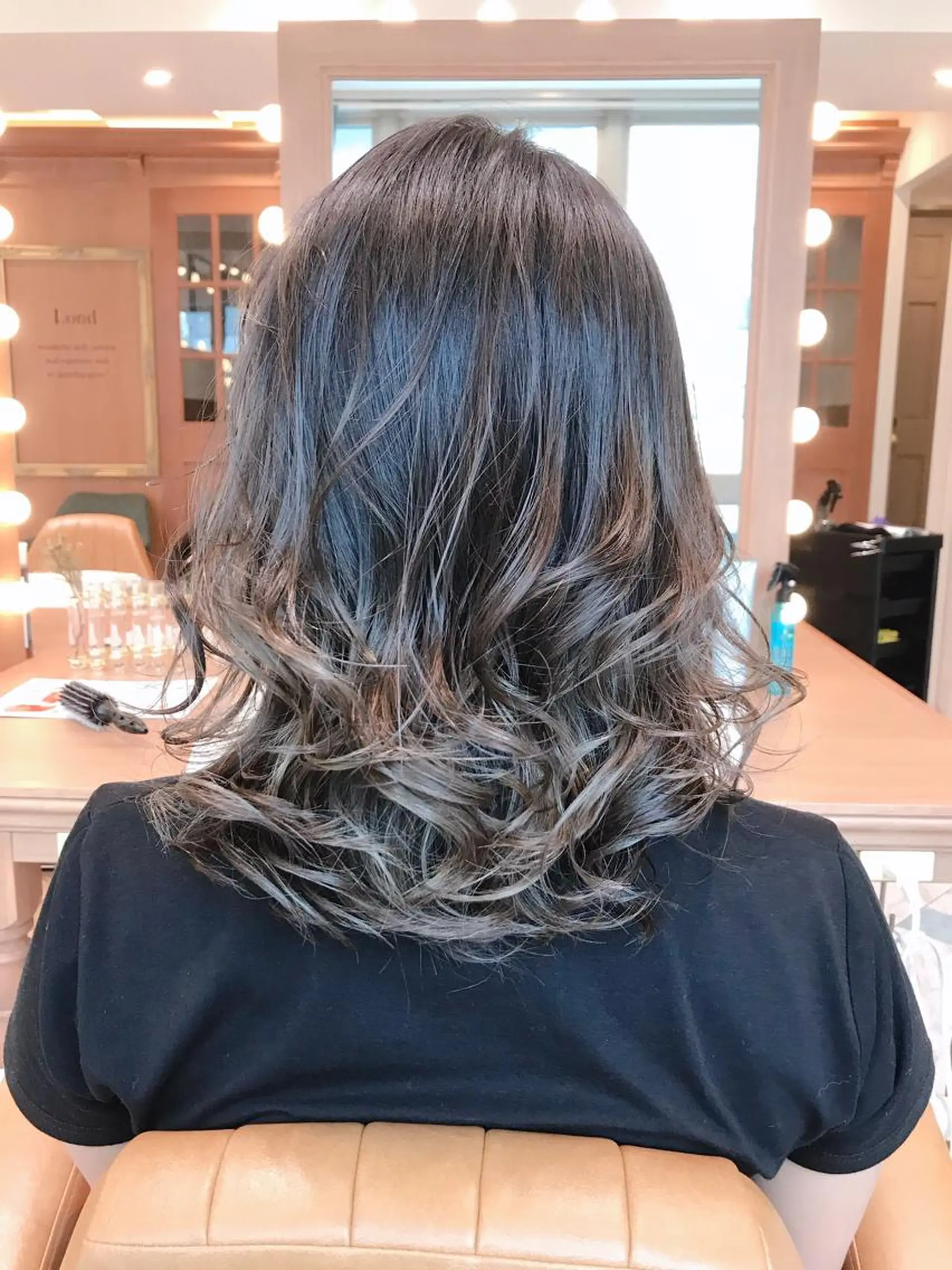 ミディアム 外国人風カラー ハイライト レイヤーカット Lond enikaのヘアスタイル