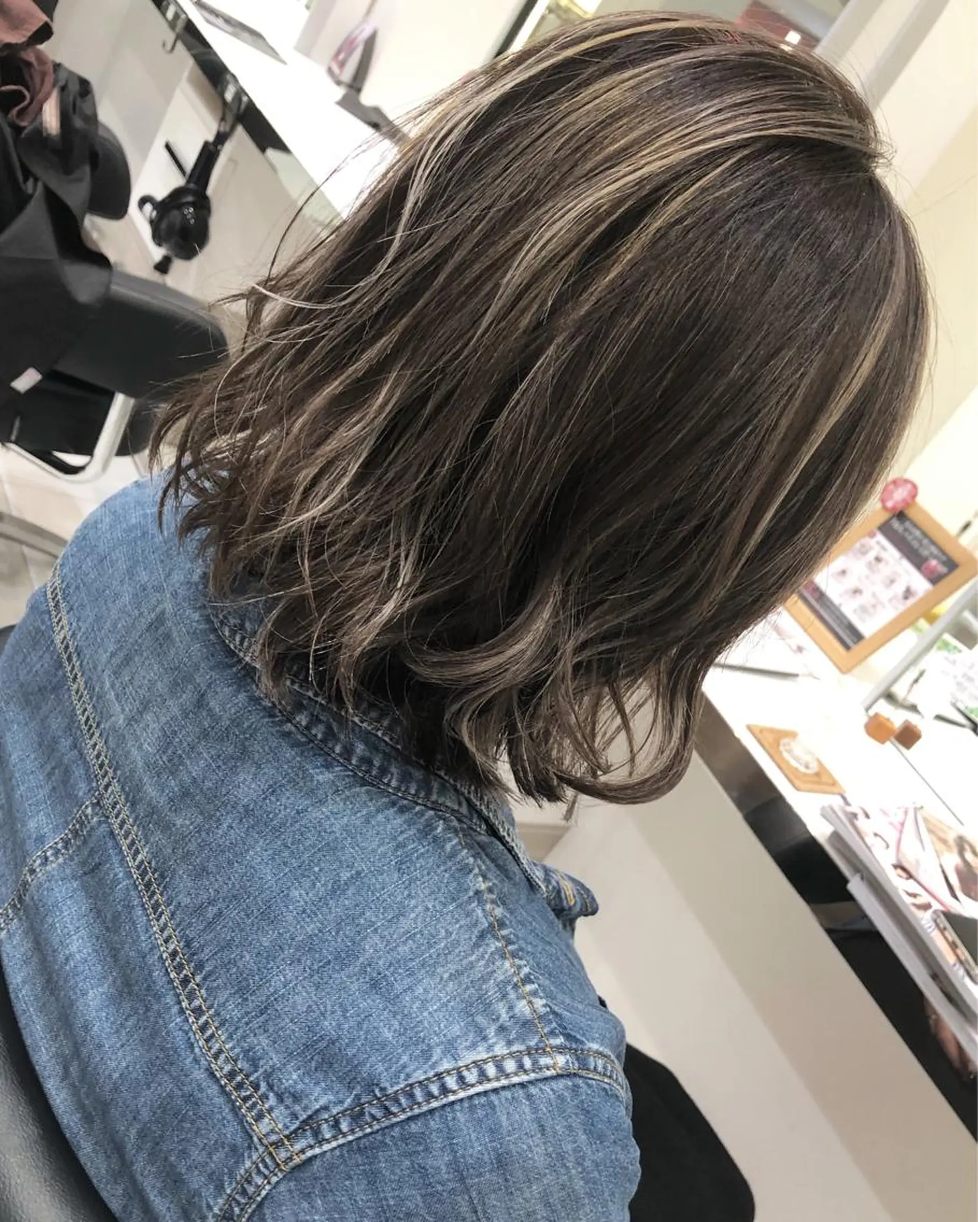 ミディアム ハイライト 岸 保奈美のヘアスタイル