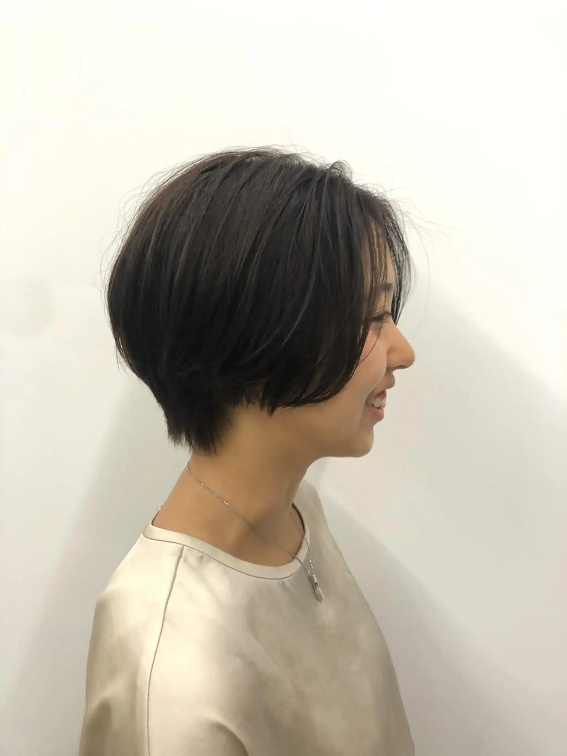 ショート カラー brisa所属・迎 凪紗のヘアスタイル