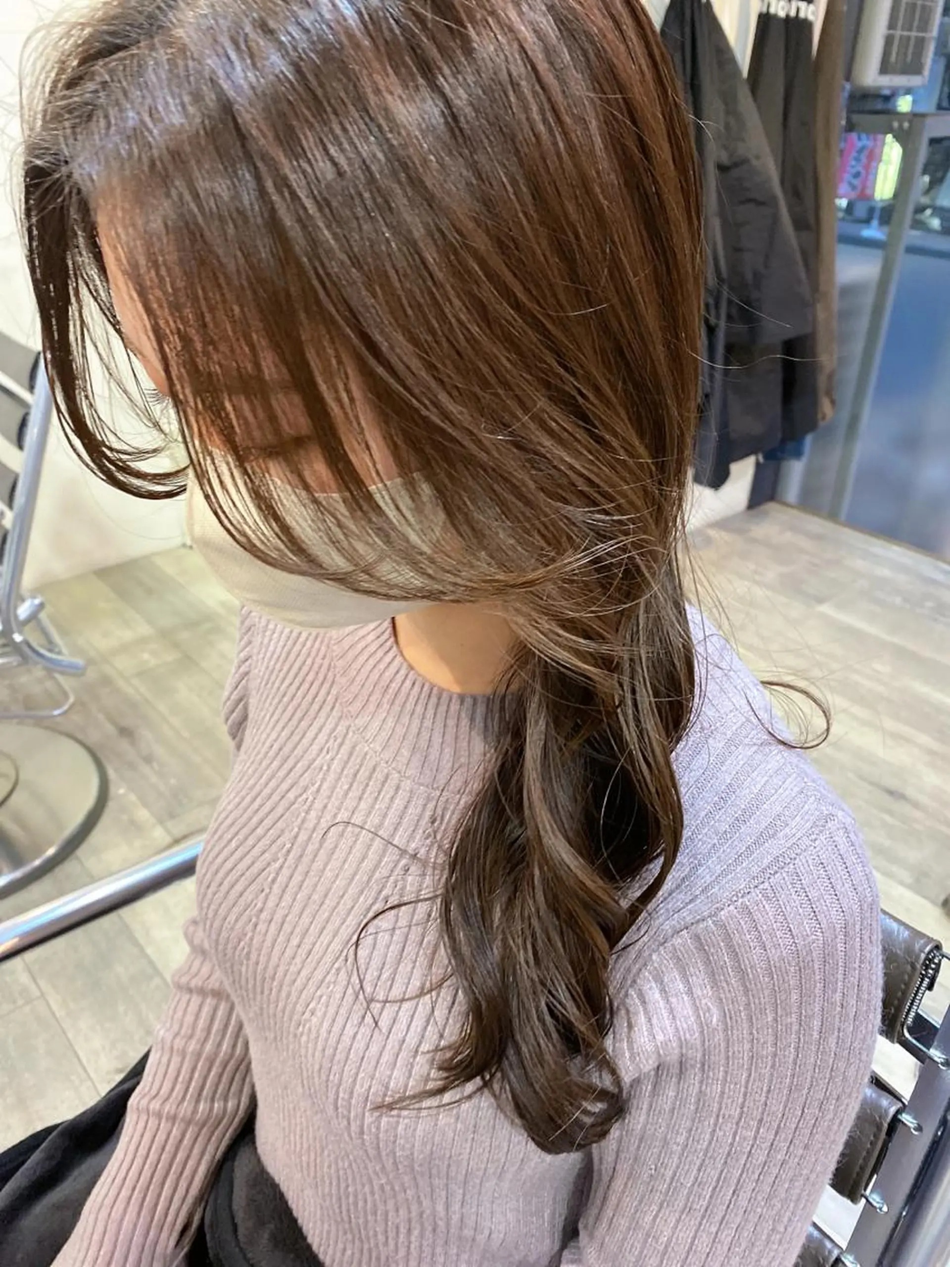 ロング W所属・小林 朋花のヘアスタイル