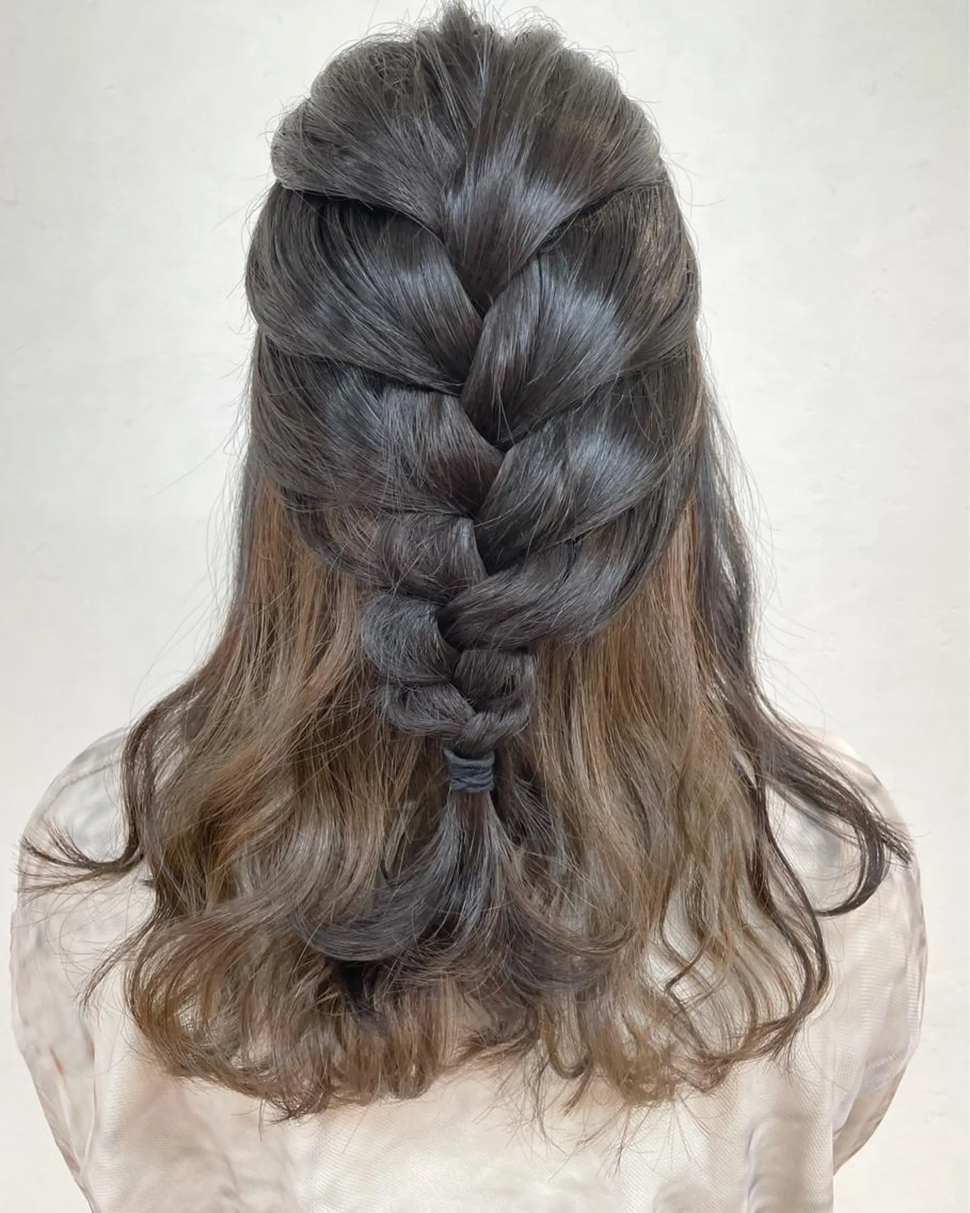 セミロング 透明感ハイライト◎ 伊藤夏海のヘアスタイル