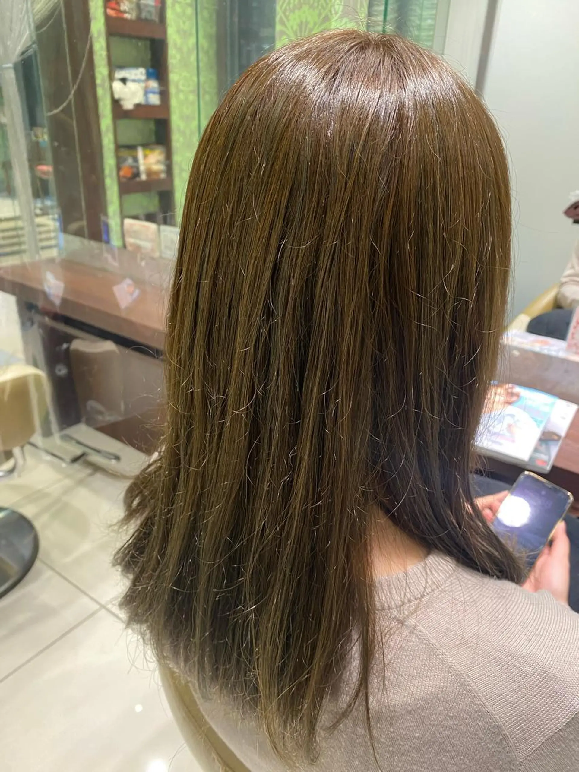 セミロング フルカワ ノゾミのヘアスタイル
