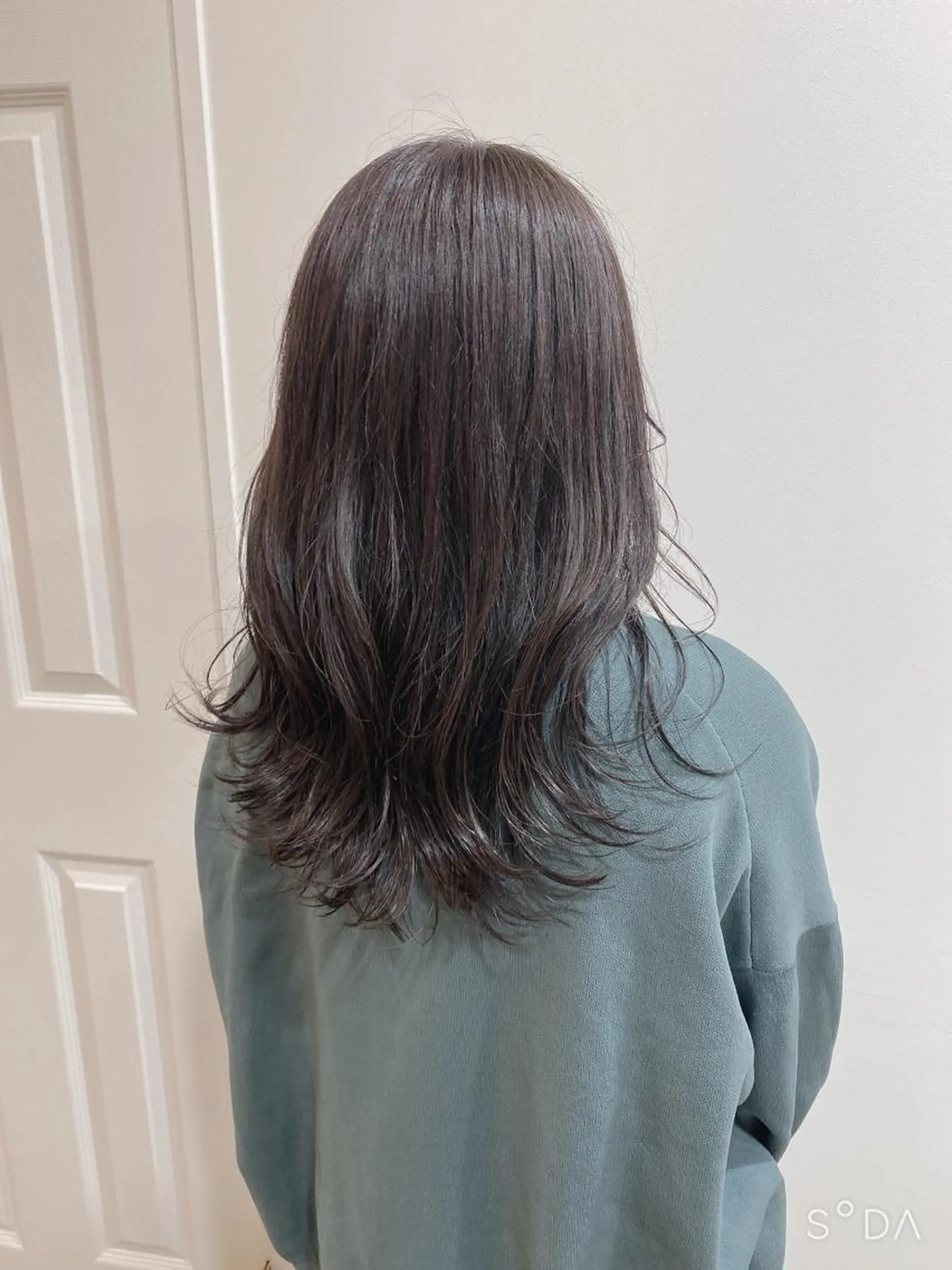 ミディアム カラー 透明感カラー グレージュ カット ヘアカラー salowin渋谷kitaya park前所属・RIKA韓国ヘア/く びれヘア/上品カラーのヘアスタイル