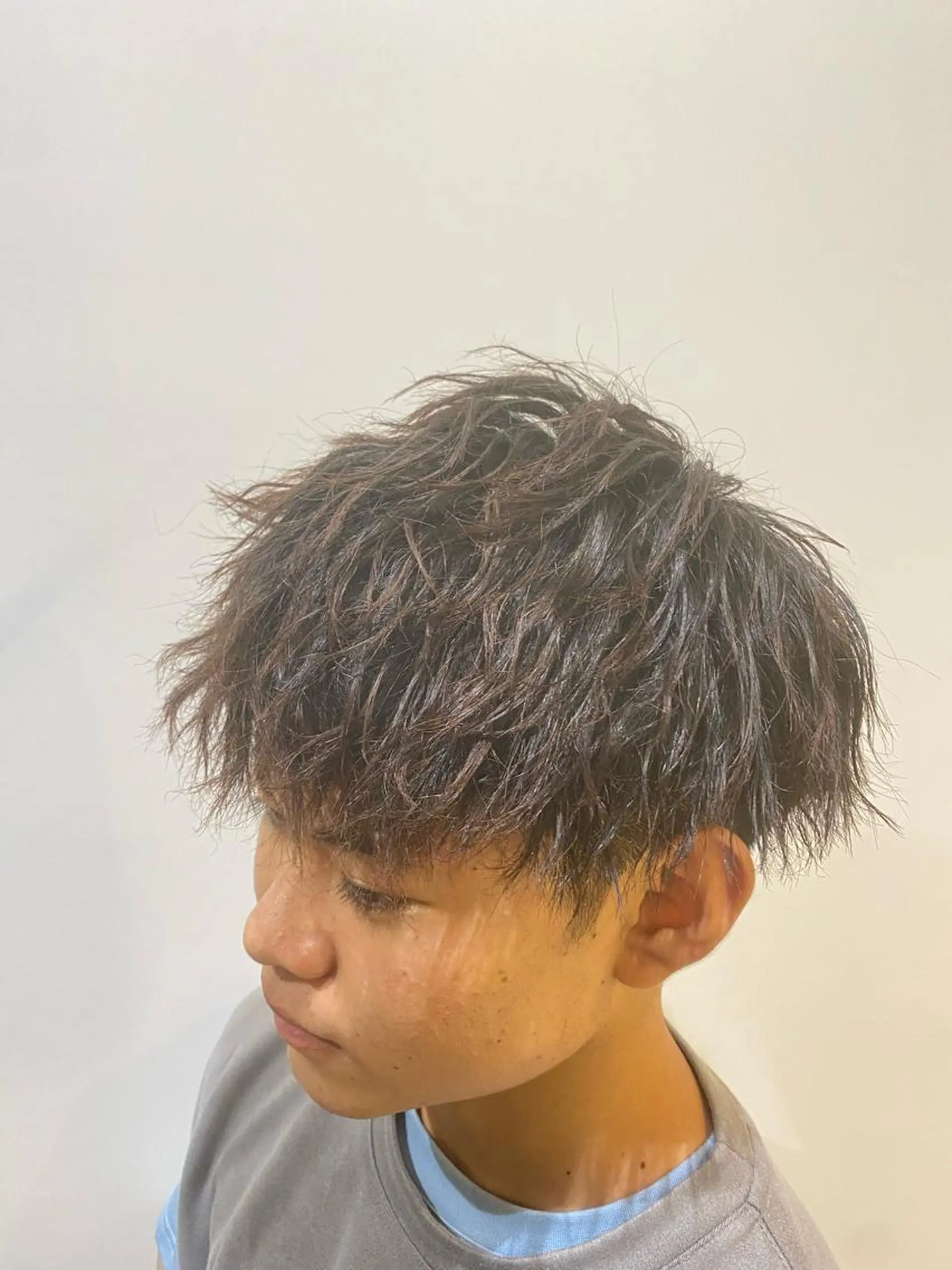 ショート パーマ メンズ カット パーマ トリートメント 三ノ宮フェザーパーマ 蕃本 啓利のヘアスタイル