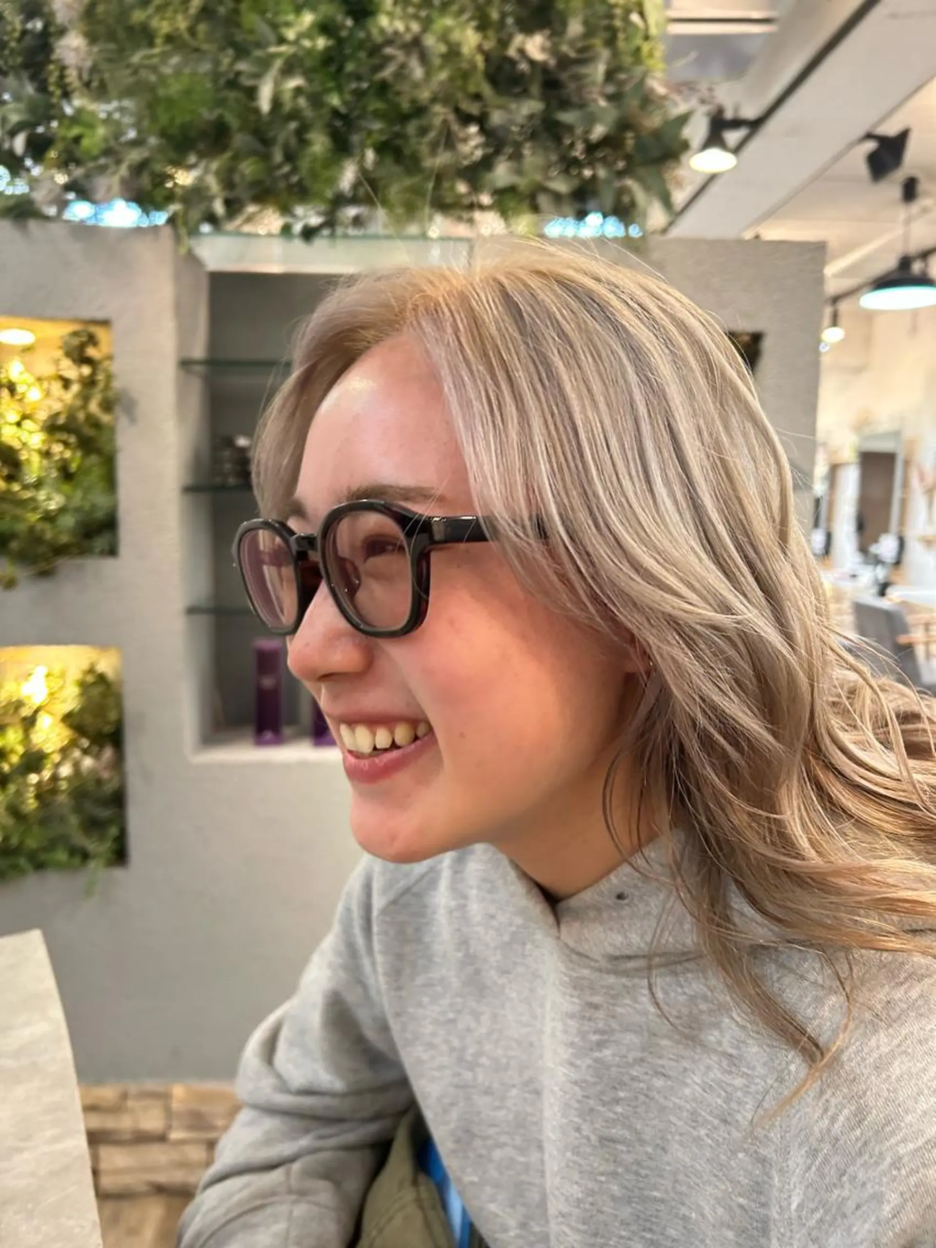 セミロング カラー ブリーチ ブリーチ／ヘアセット 🪞🌙minamiのヘアスタイル