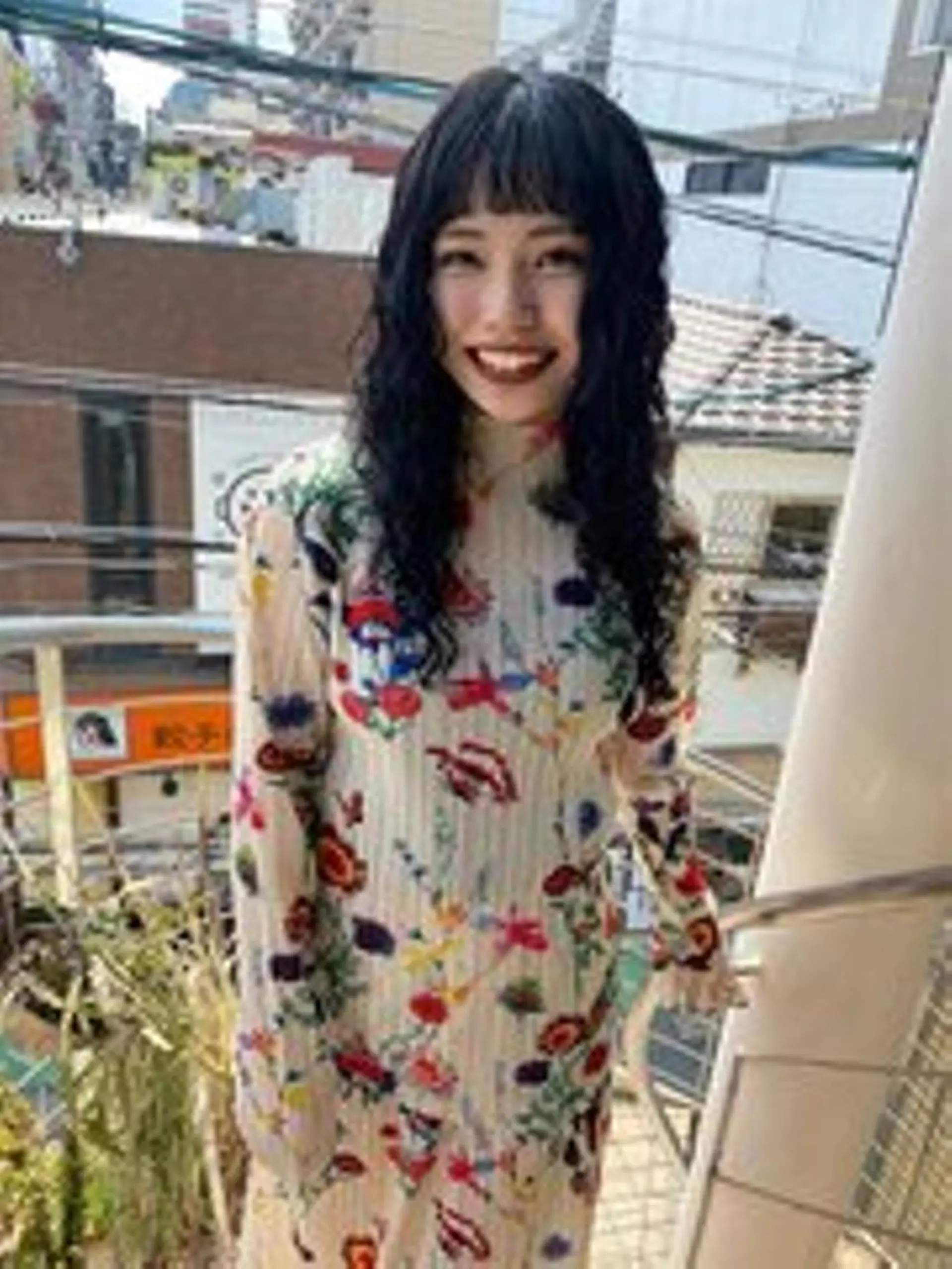 カラー パーマ qiie リタッチ 黒染め　ワンカラーのヘアスタイル