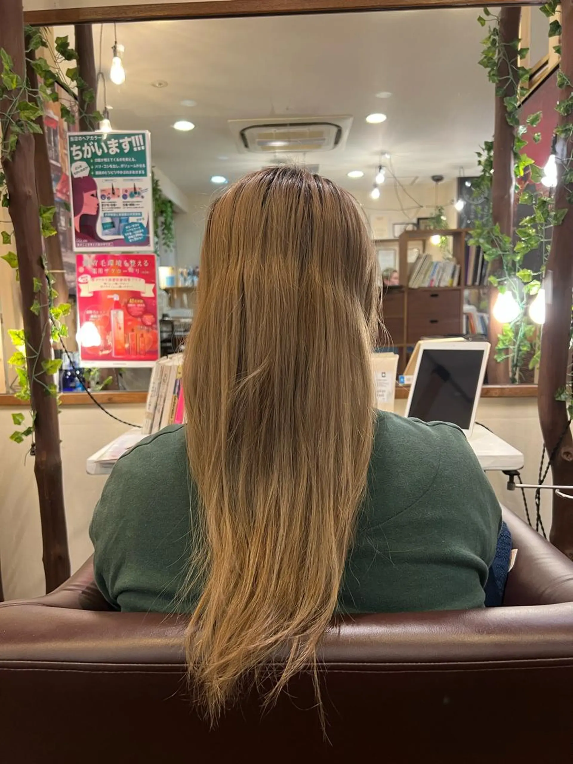カラー 石野 しおりのヘアスタイル