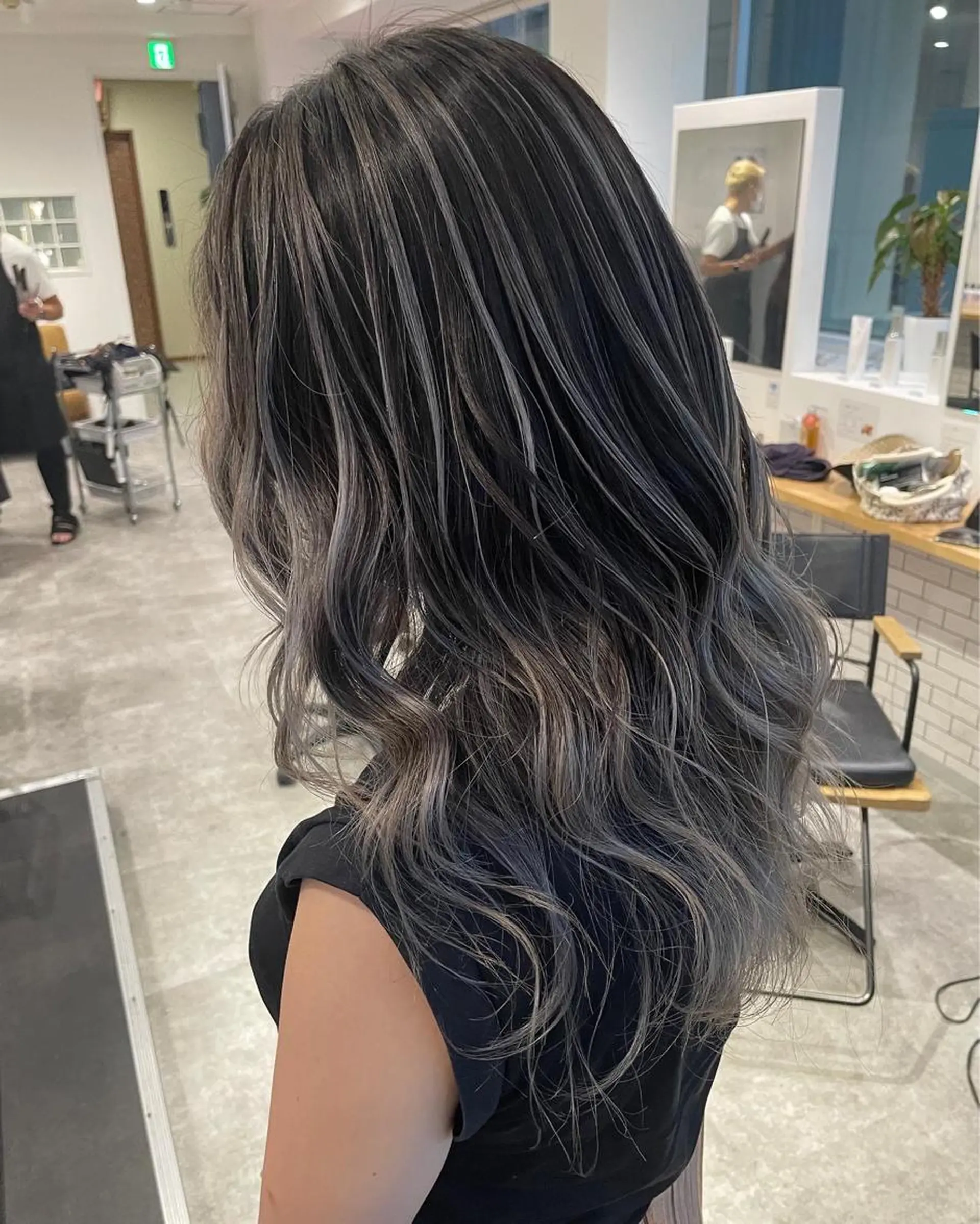 ミディアム ヘアカラー ヨシミ カズヤのヘアスタイル