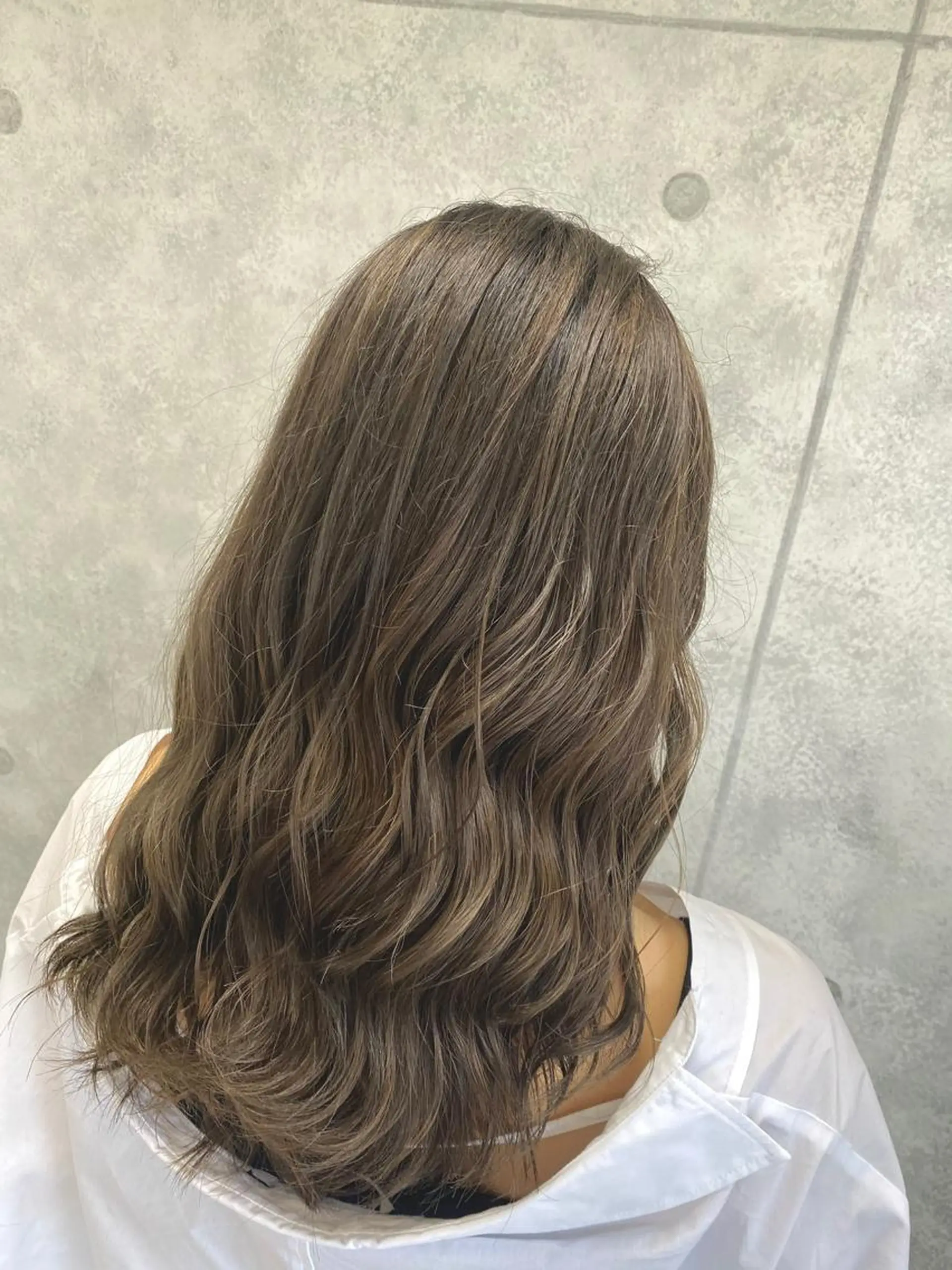 セミロング カラー ヘアカラー ベージュ指名No1 加賀詩織のヘアスタイル