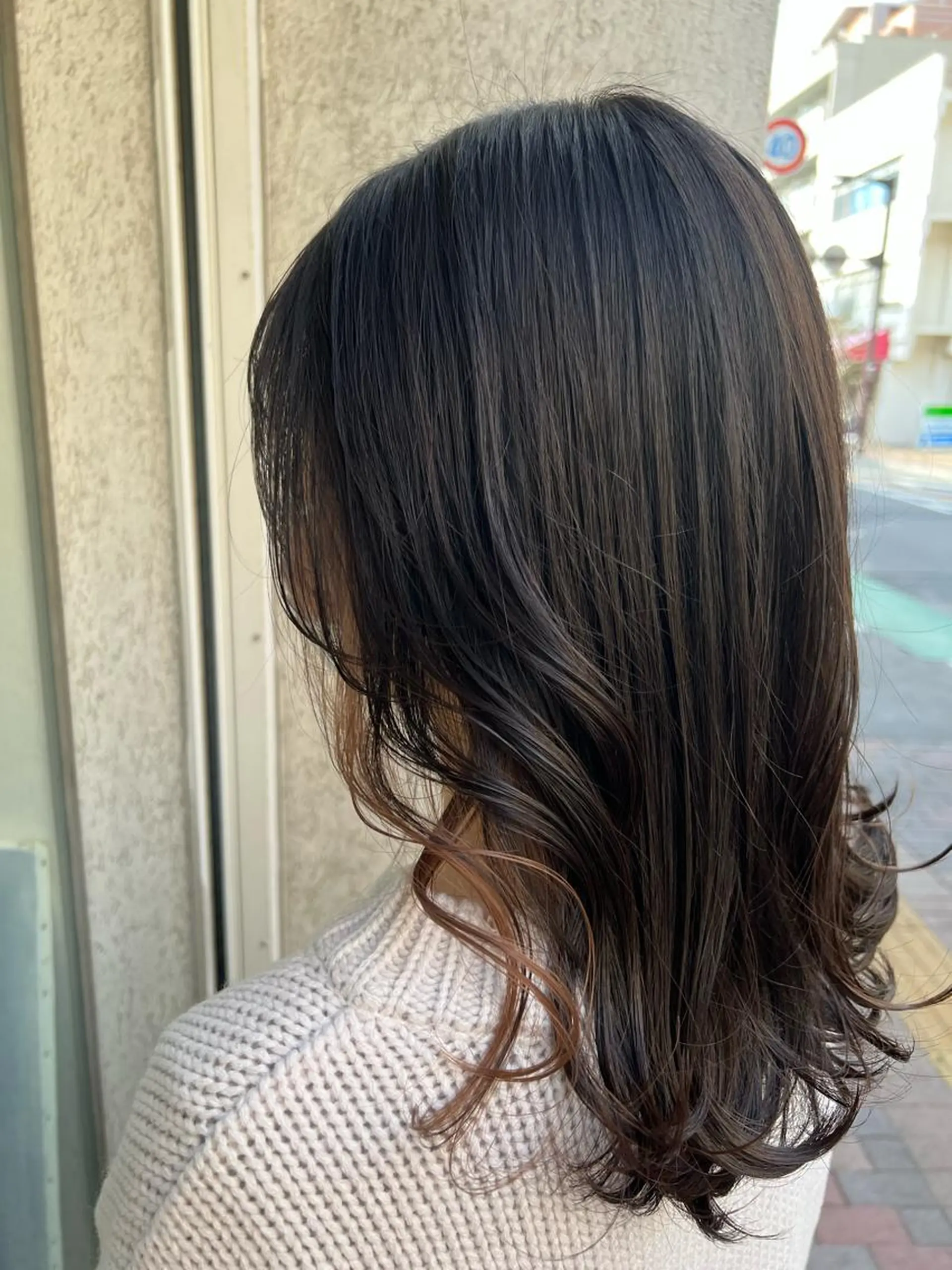 セミロング カラー haru .のヘアスタイル