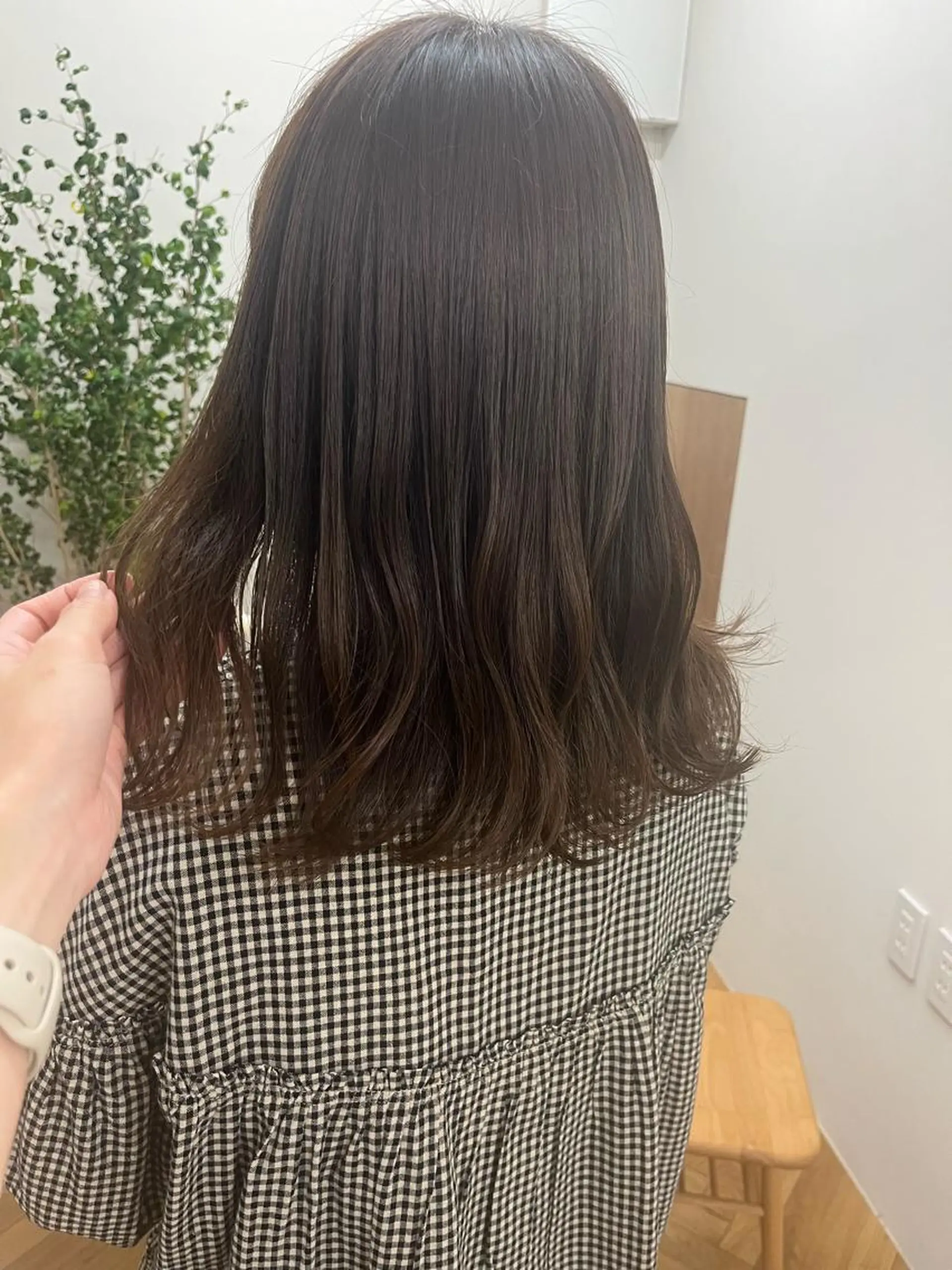 ミディアム カラー ブラウンカラー オリーブブラウン 西山 紗耶香🪽 透明感カラー/ボブのヘアスタイル