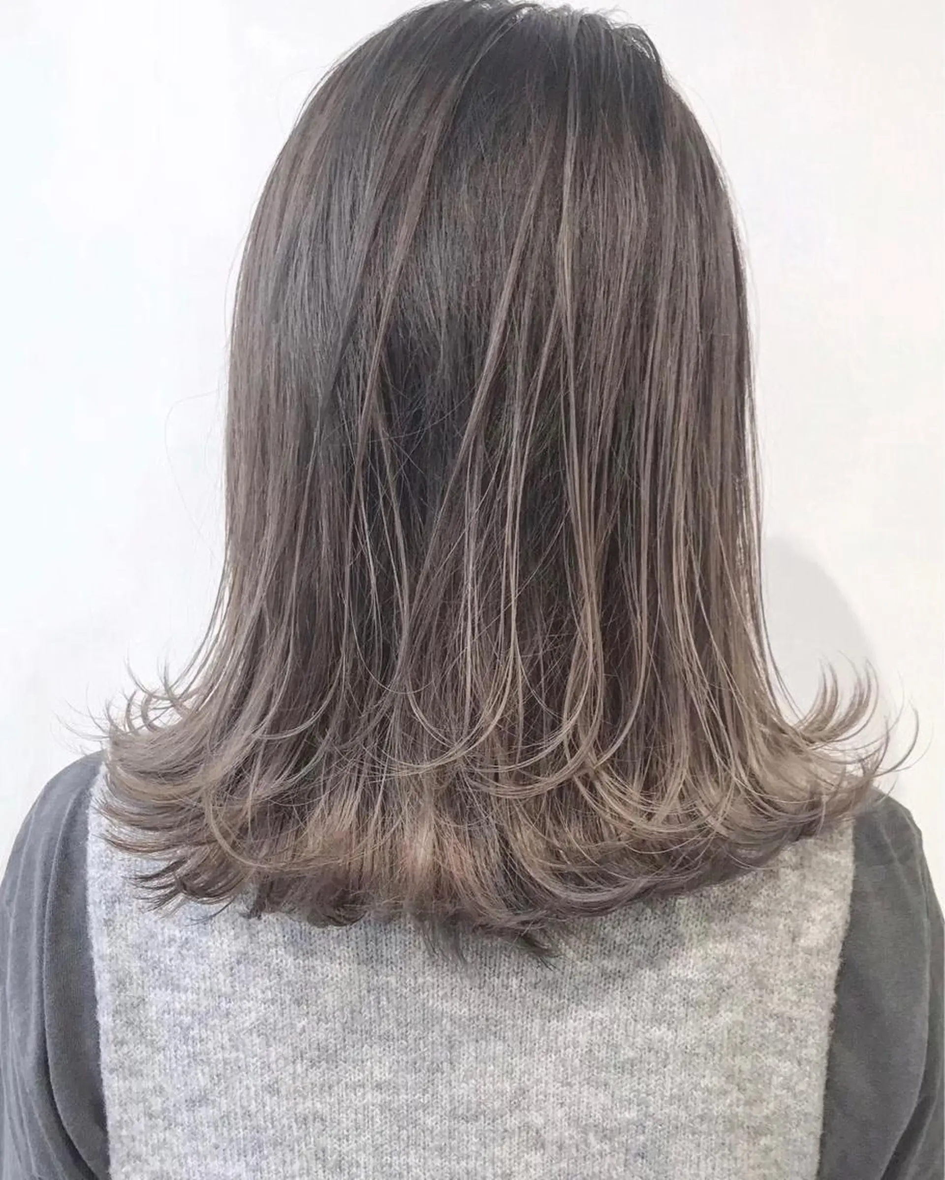 ミディアム カラー バレイヤージュ レイヤーカット 🦄インナーカラー 🦄貫井彩花のヘアスタイル