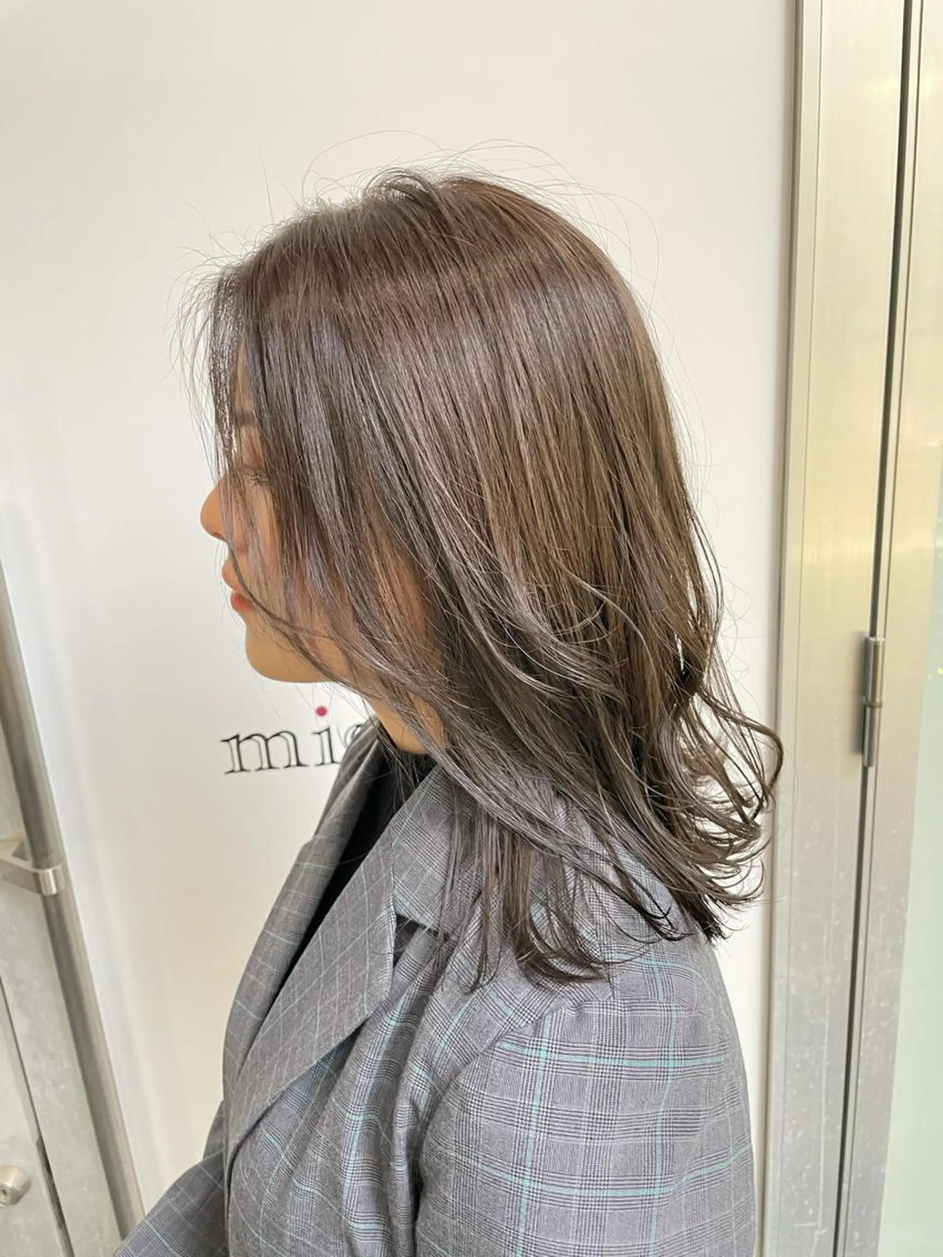 ミディアム アッシュ 栄　mighty by H所属・不破一輝/栄/矢場町 ボブ/レイヤー/艶髪のヘアスタイル