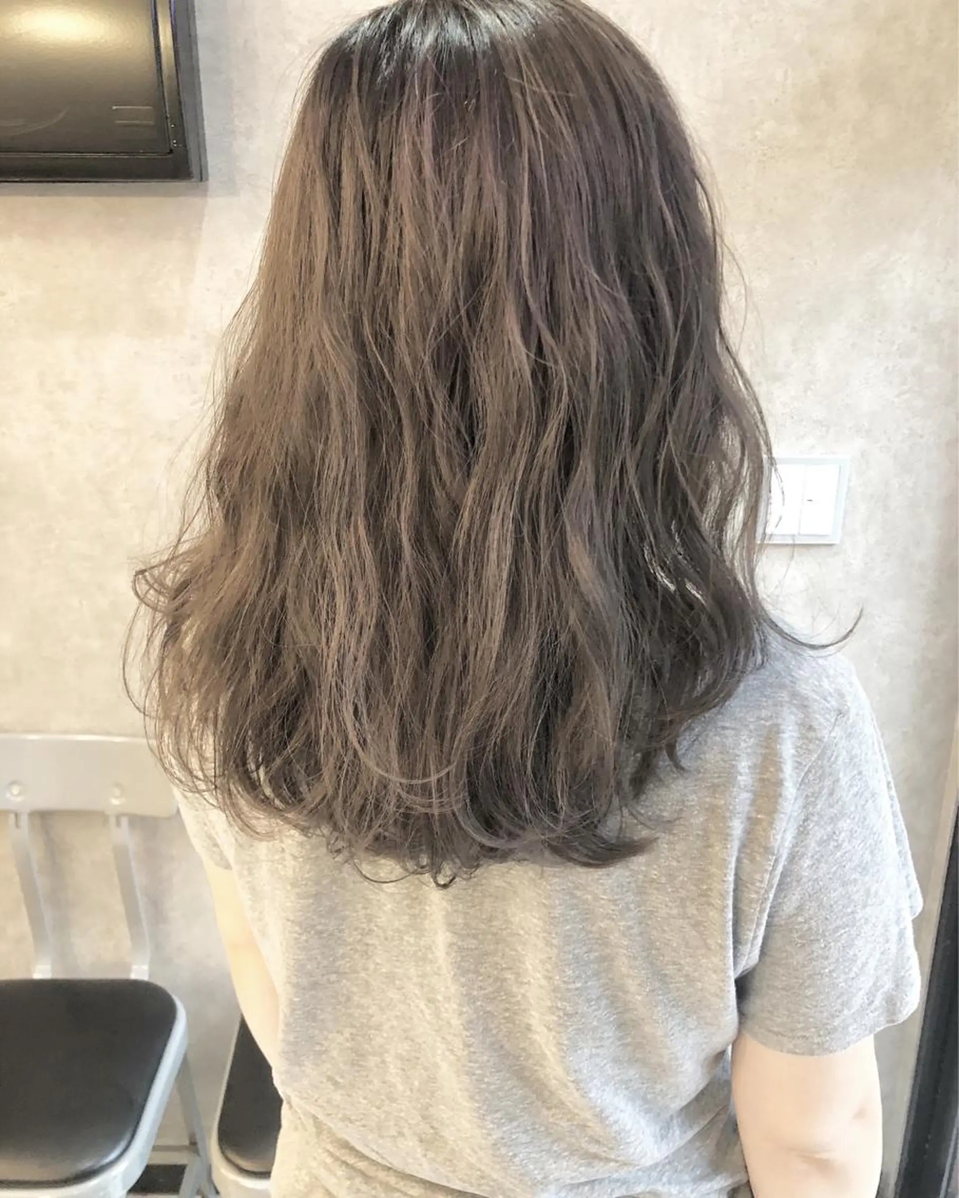 セミロング カラー 顔周りレイヤー/韓国 ブリーチminamiのヘアスタイル