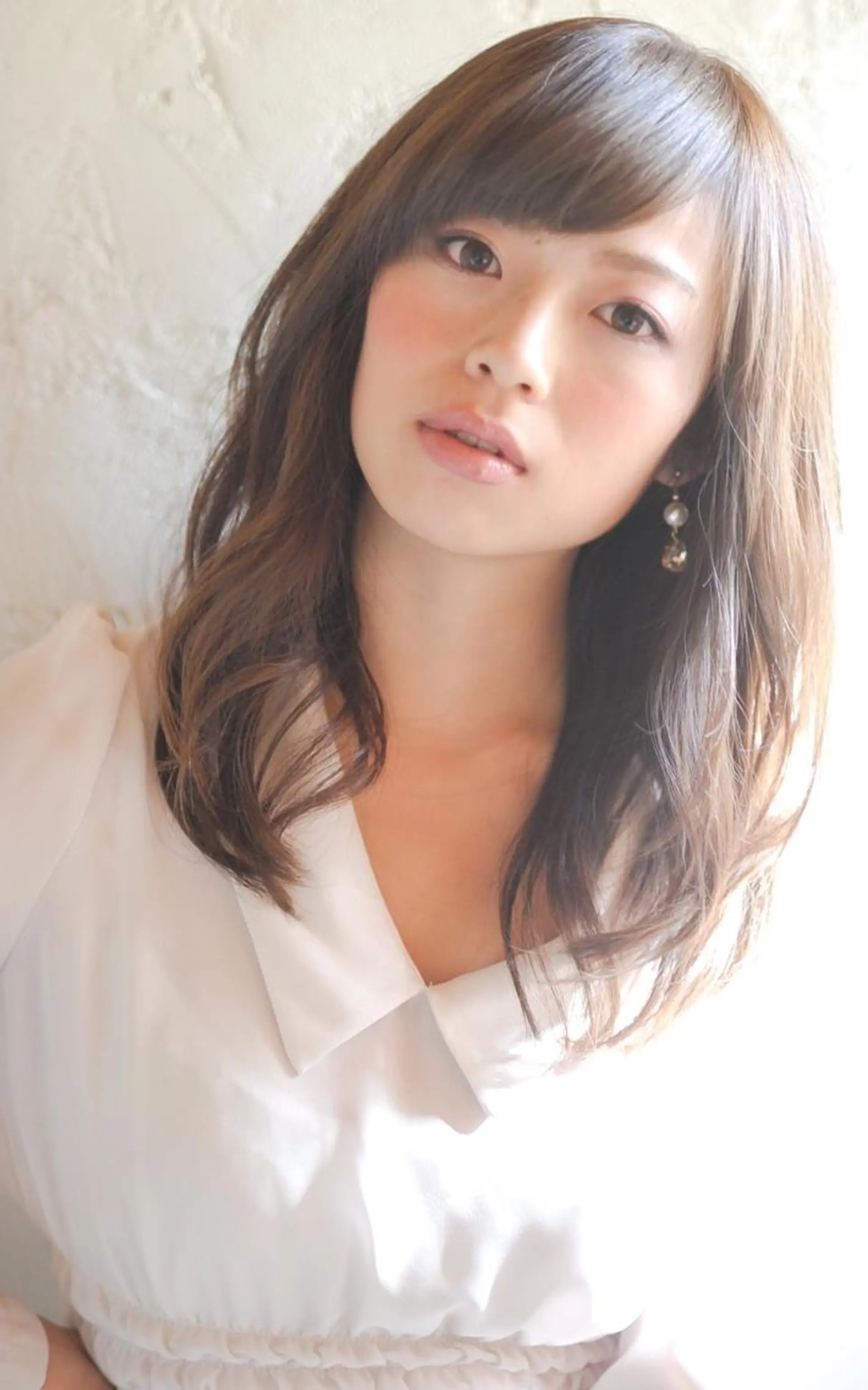 ミディアム セミロング ロング カラー パーマ アッシュ 透明感カラー 推し活専用 【派手髪】飯野ゆかりのヘアスタイル