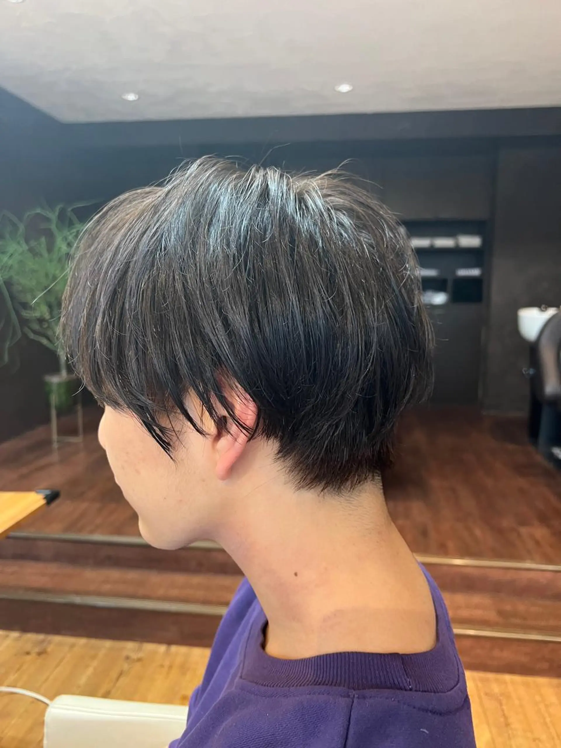 ショート メンズ メンズブリーチ メンズハイライト メンズインナーカラー ハイライト 髪質改善 BEACH　HAIR&NAIL所属・両国駅徒歩1分⭐️ アイロン仕上げのヘアスタイル