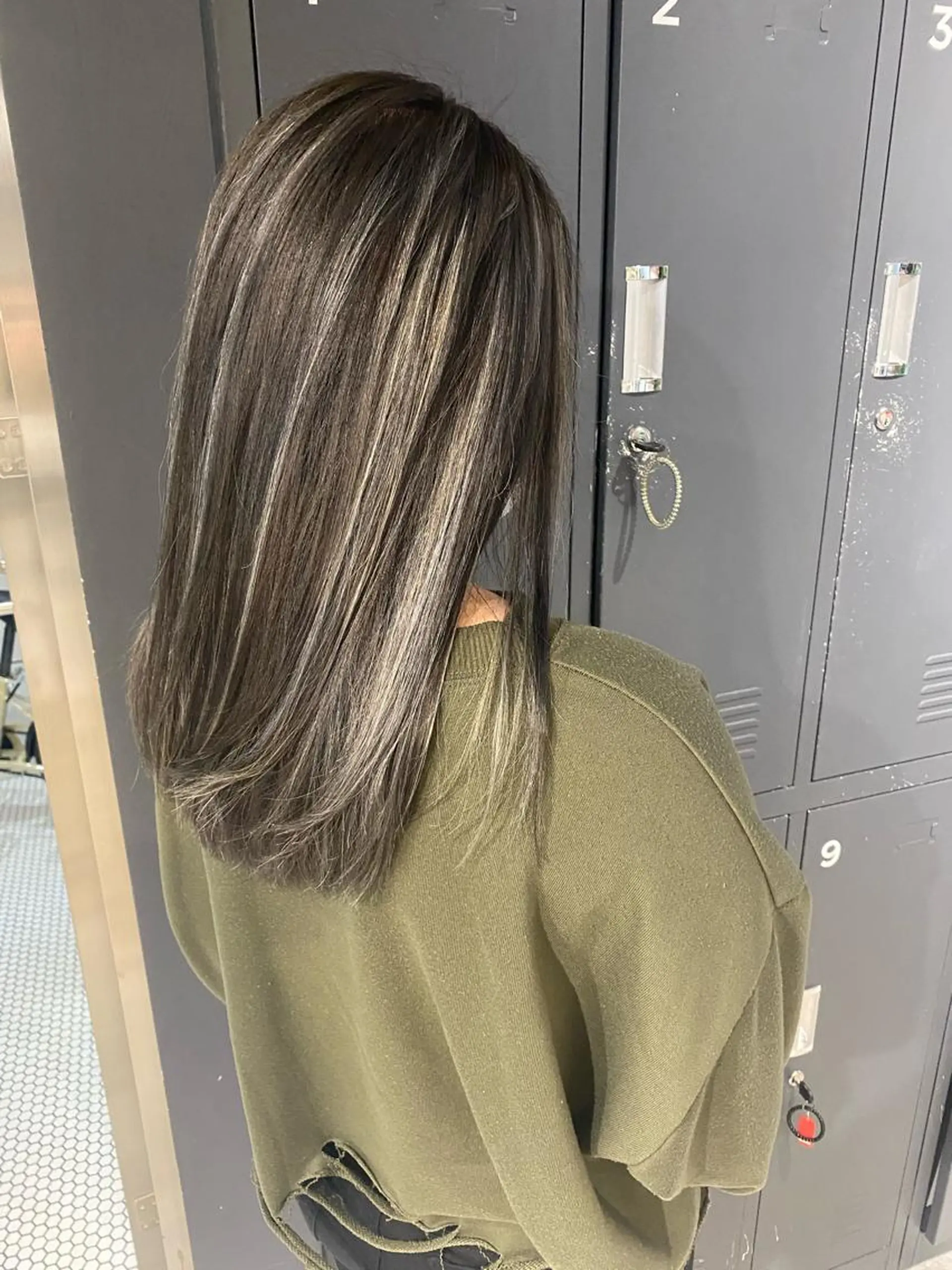 セミロング カラー M IIのヘアスタイル