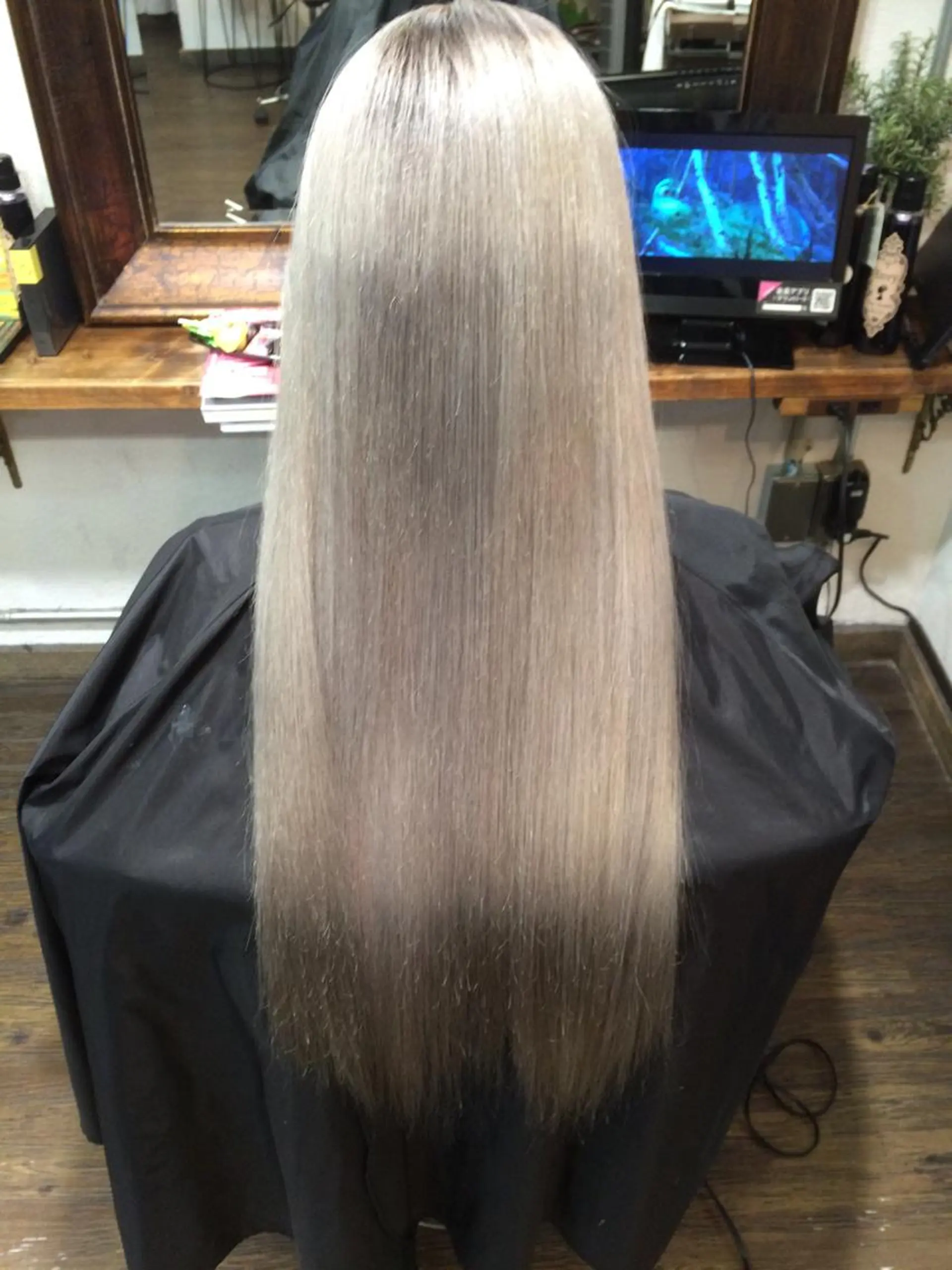 ロング カラー ベージュカラー ホワイトベージュ 外国人風カラー ロング LA KING GINZA TOKYO所属・🧡ショートの達人 🧡SHOのヘアスタイル