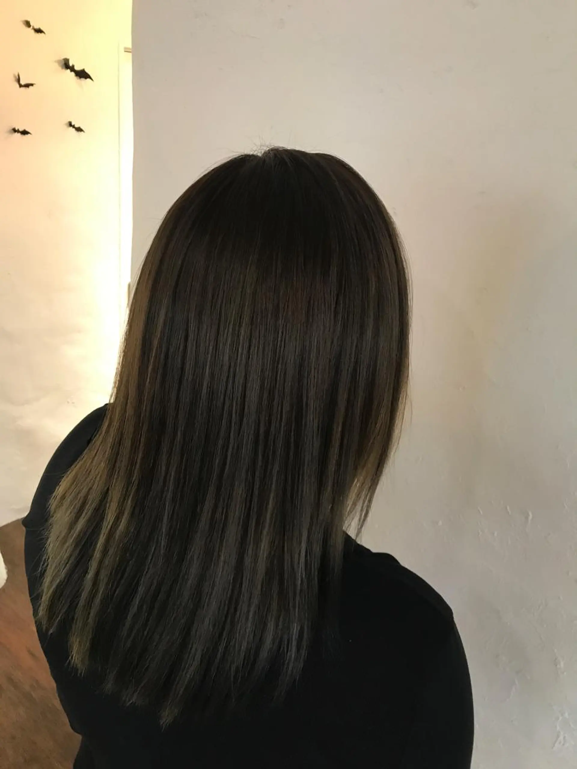 ロング カラー ダークグレー ダークグレージュ グラデーションカラー グレージュ 伊藤 優希のヘアスタイル