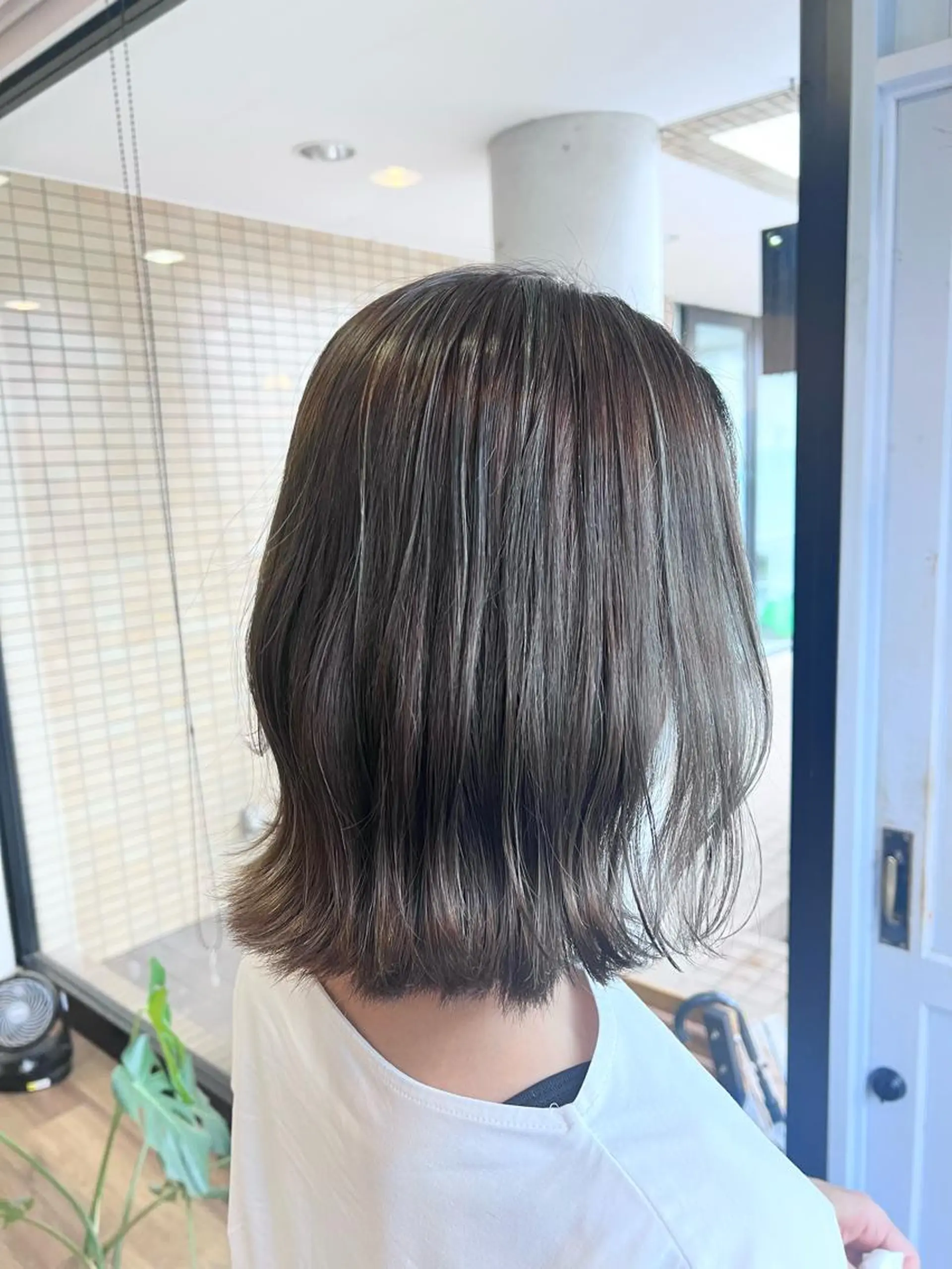 ミディアム カラー ベージュカラー オリーブベージュ ヘアカラー トリートメント ツキダテ ユイのヘアスタイル
