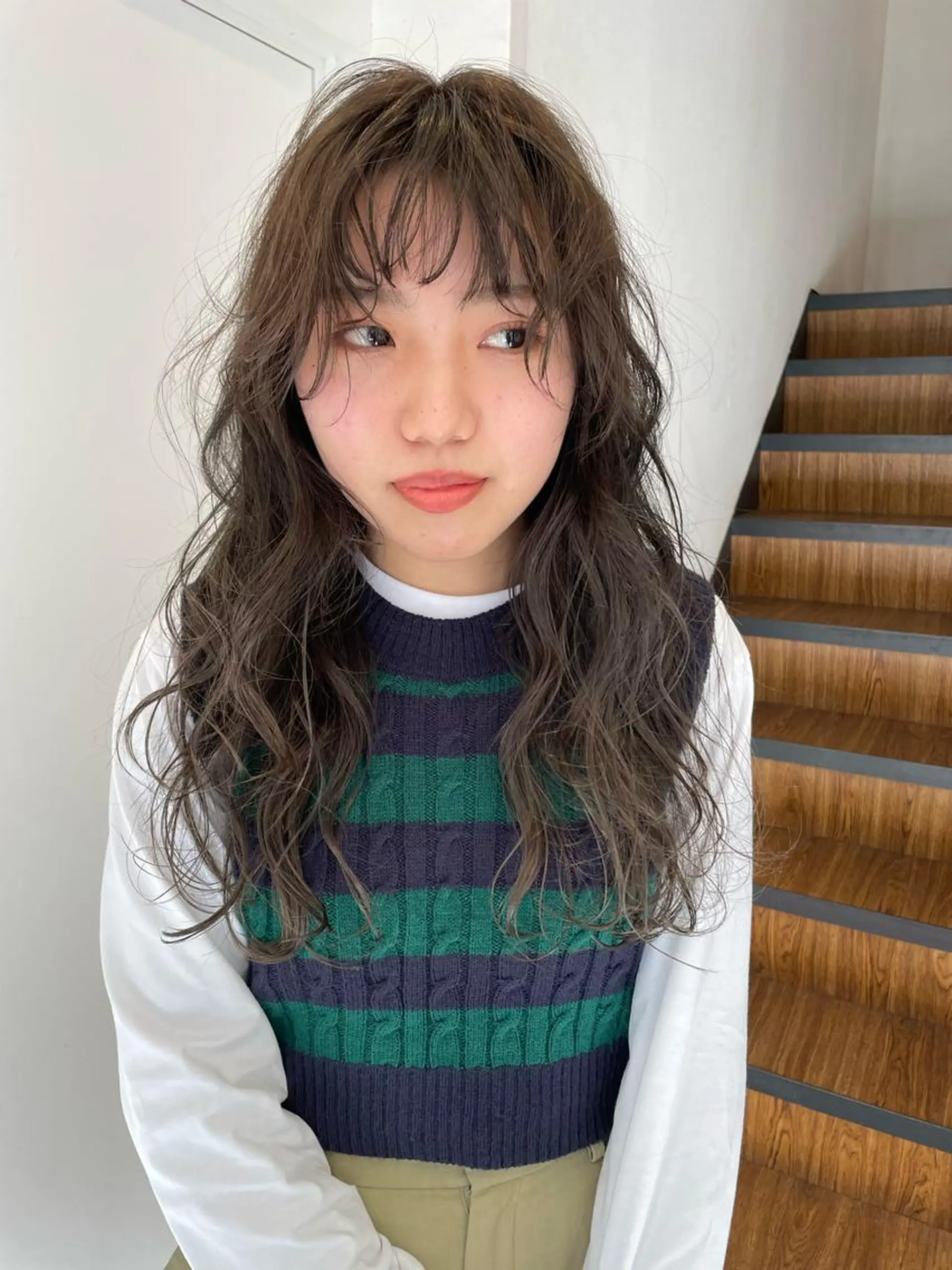 ロング カラー グレージュ オリーブグレージュ オリーブグレー カット ヘアカラー トリートメント hen所属・心斎橋/レイヤー/ ブリーチ/モエのヘアスタイル