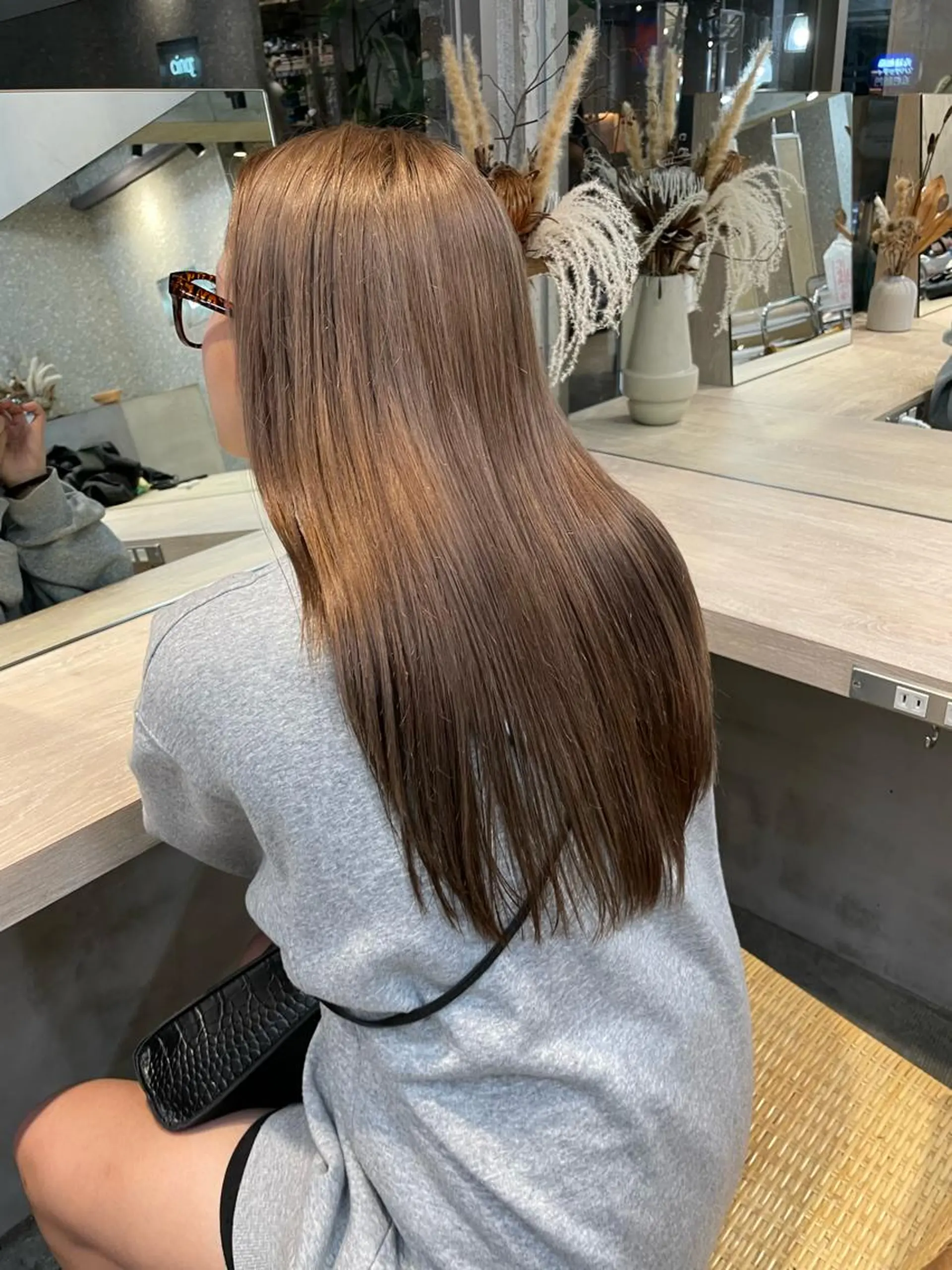 ロング カラー ネイル マツエク・マツパ アイブロウ ヘアカラー トリートメント ⭐ハイトーンブリーチ ミルクティーピンクのヘアスタイル