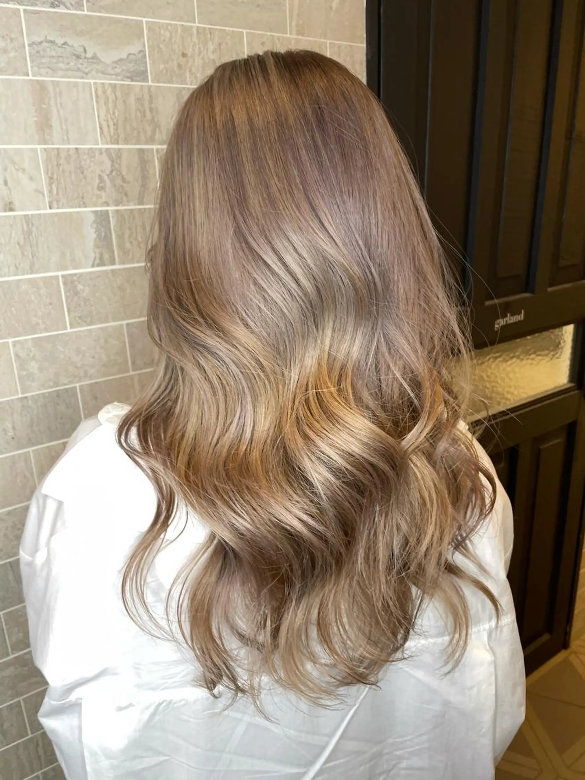 ロング ブリーチ毛矯正.髪質 改善.髪にドラマをのヘアスタイル