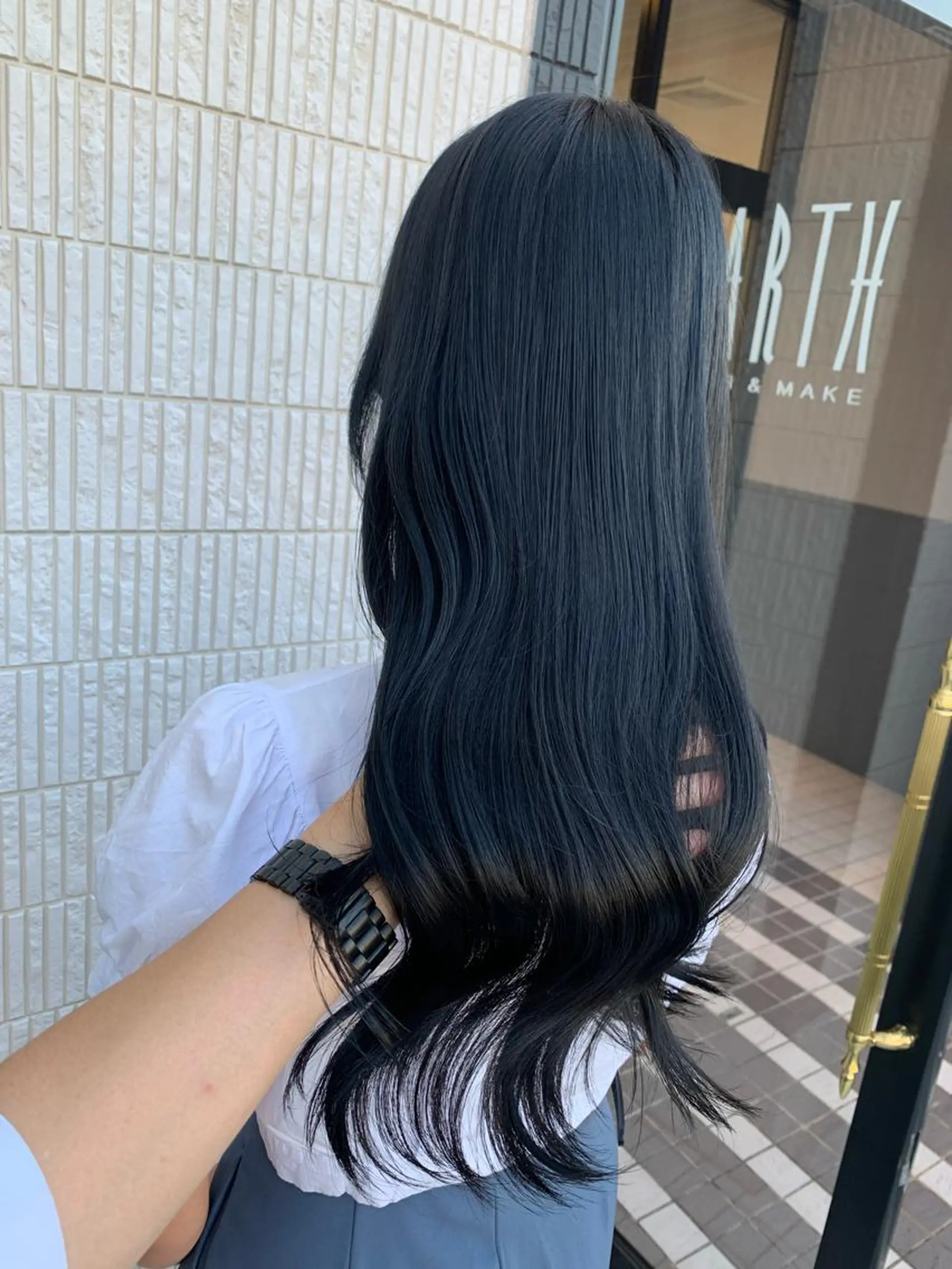 セミロング カラー 黒髪 ブルーカラー ブルーブラック カット ヘアカラー トリートメント 古畑 佑悟のヘアスタイル