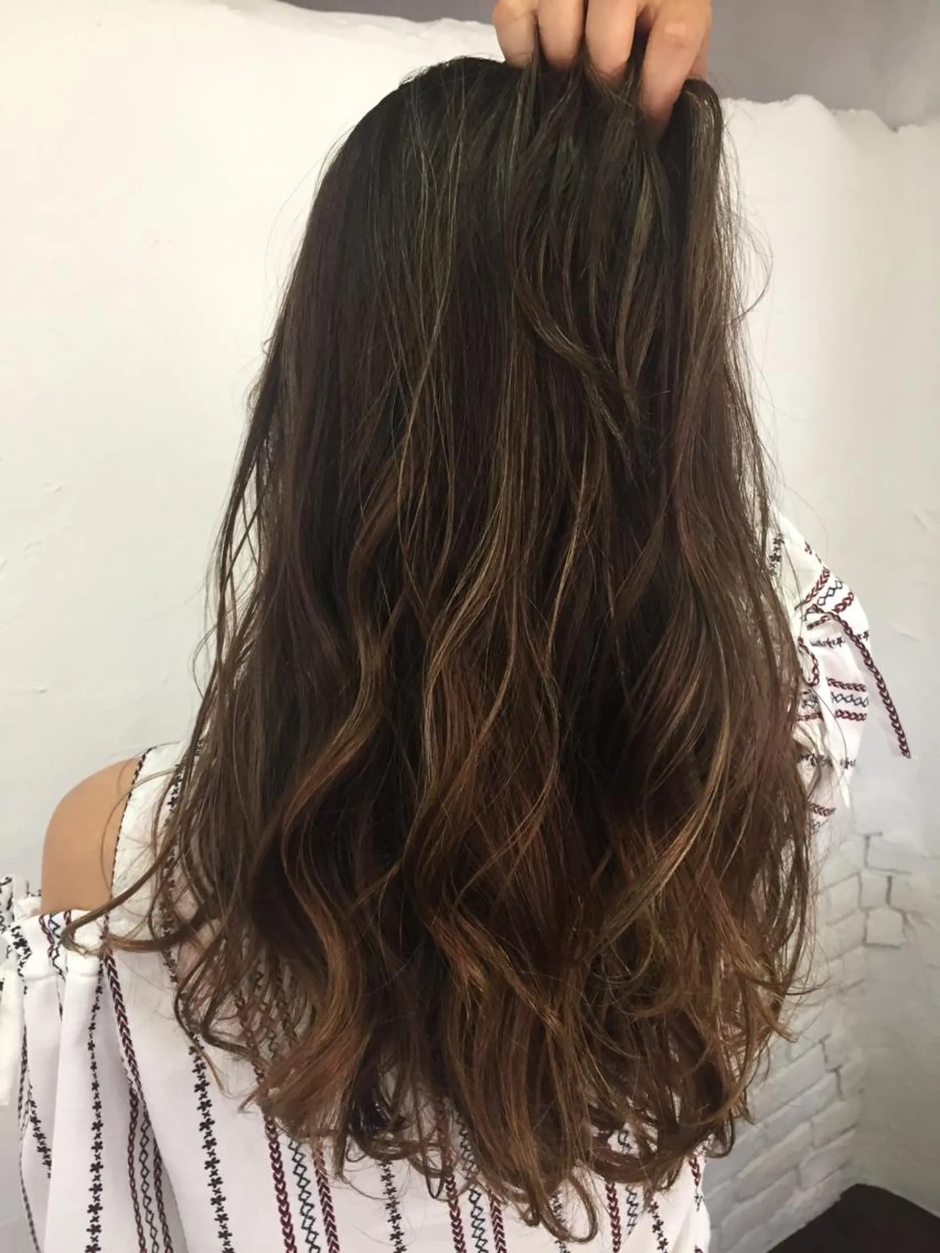 ロング アッシュ ハイライト 伊藤 優希のヘアスタイル