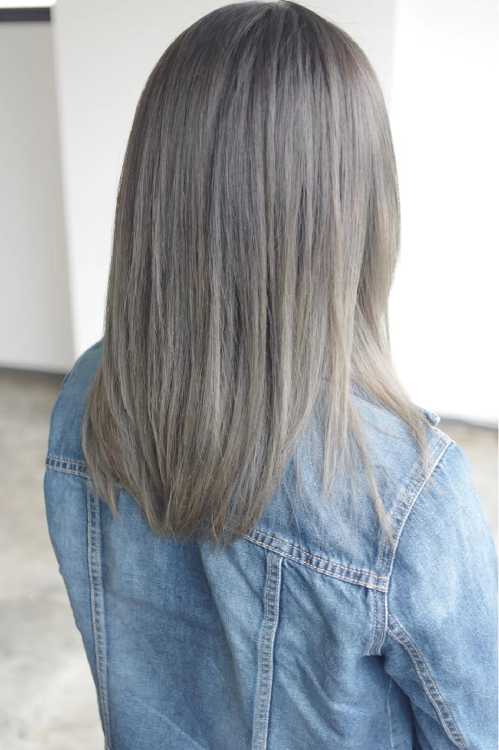 セミロング カラー 🌈ディレクター🌈 徳松優希のヘアスタイル