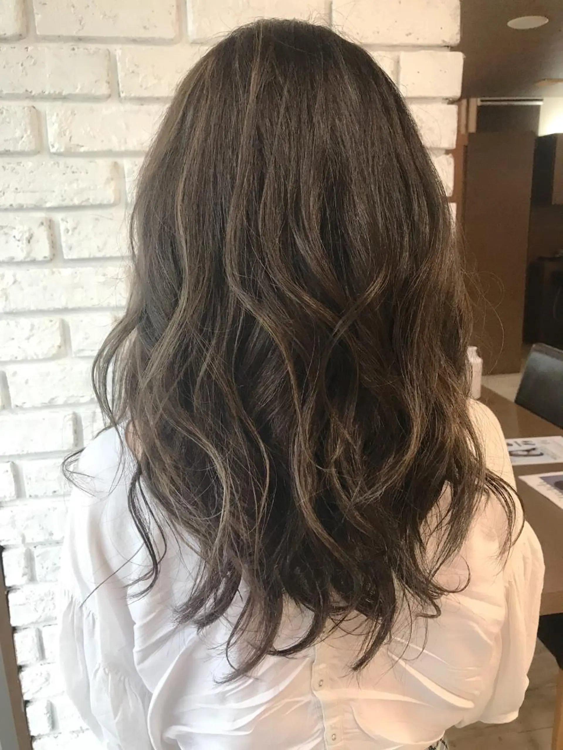 ロング カラー ブリーチ グレージュ ブリーチなしカラー カット ヘアカラー トリートメント 日比 貴大/ minim hairのヘアスタイル