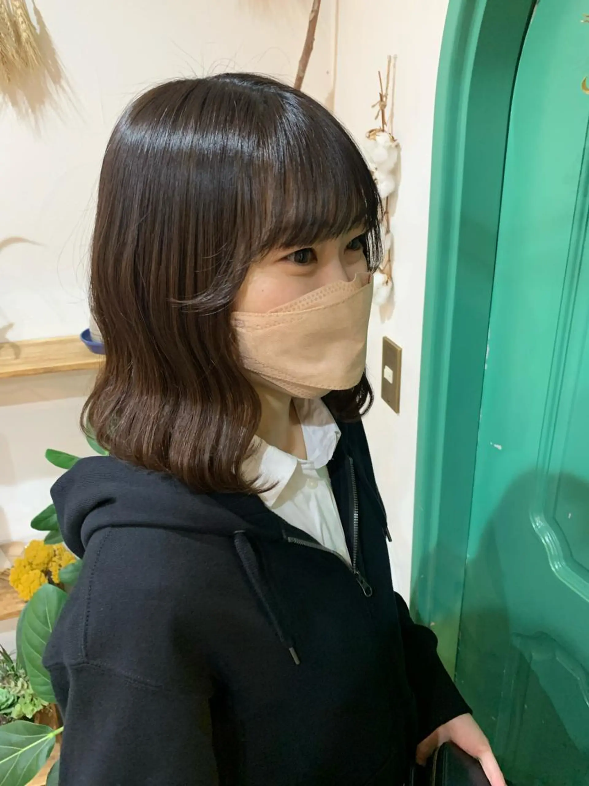 ミディアム カット 佐藤 美咲のヘアスタイル