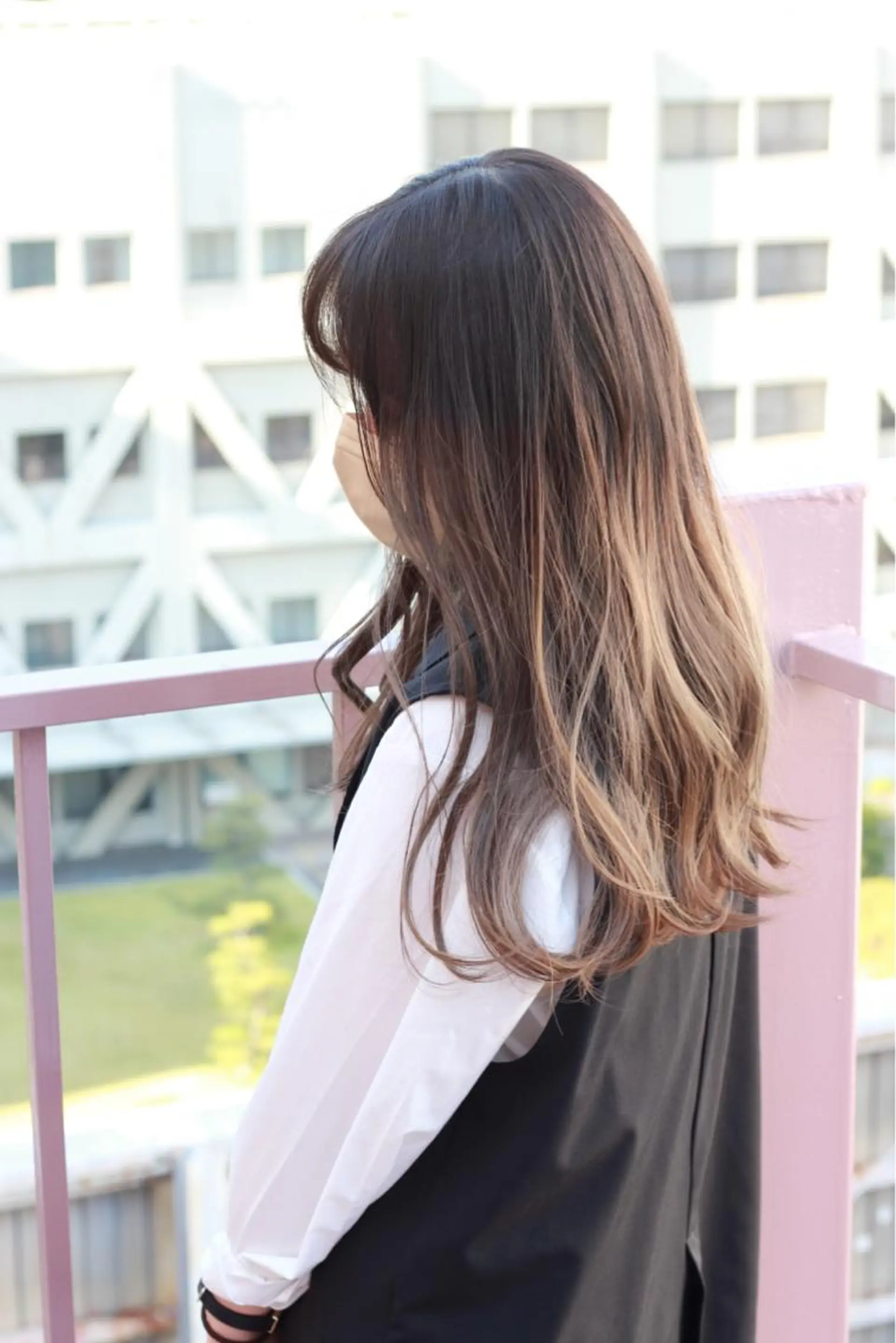 ロング カラー ベージュカラー グラデーションカラー ヘアカラー Viage （ビアージュ）のヘアスタイル