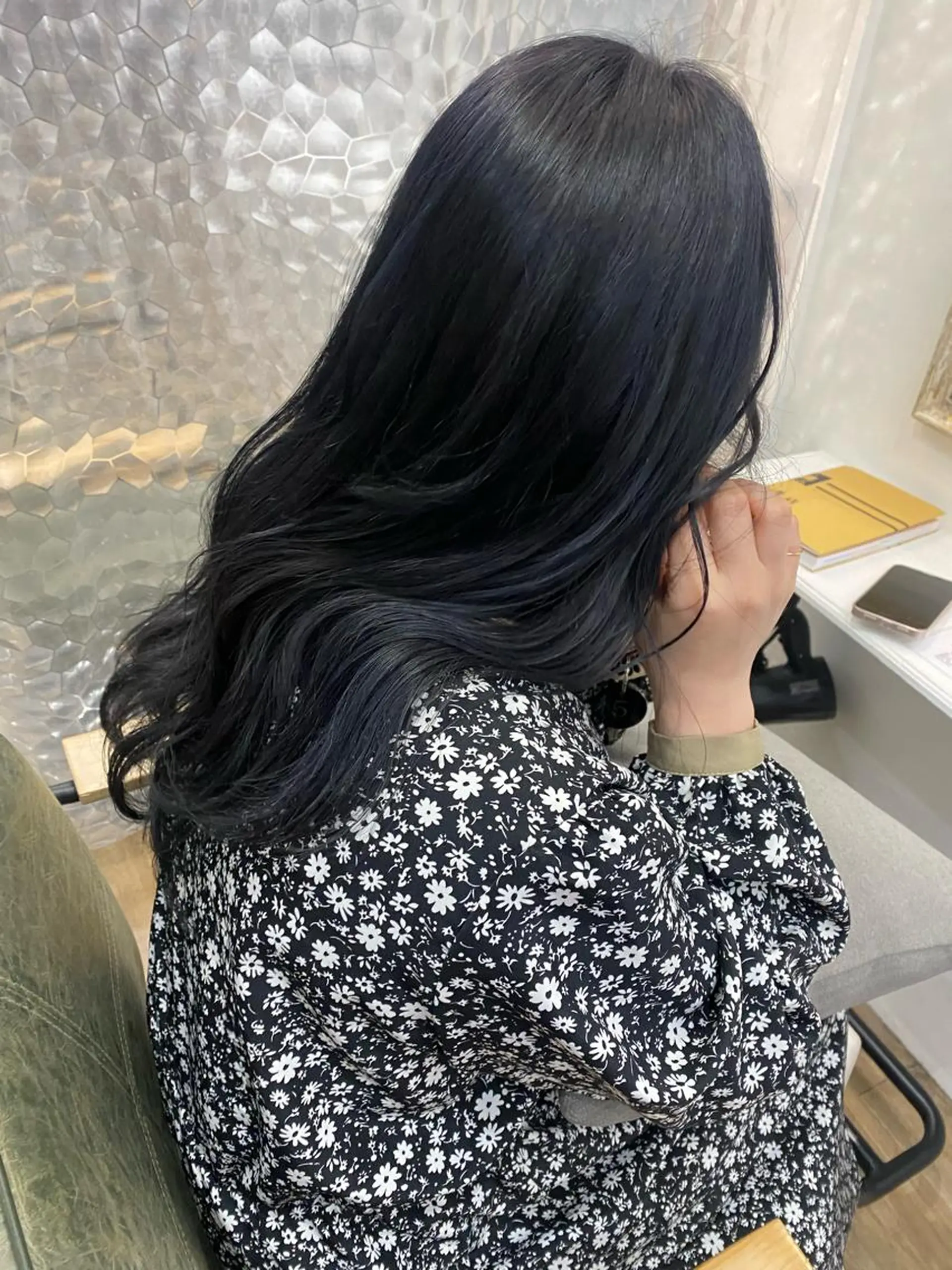 ロング カラー ヘアアレンジ 黒髪 ブルーカラー ブルーブラック 透明感カラー あおい 🍒暖色カラーのヘアスタイル