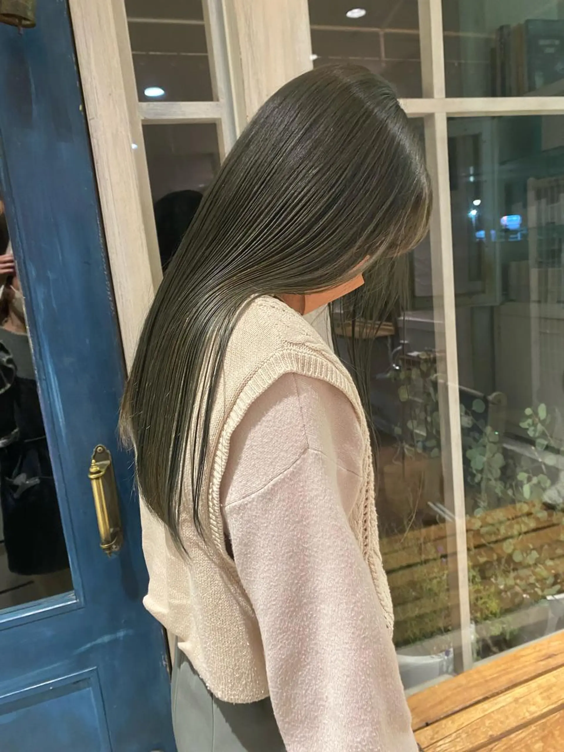 ロング saya🌿レイヤー カット/透明感カラーのヘアスタイル