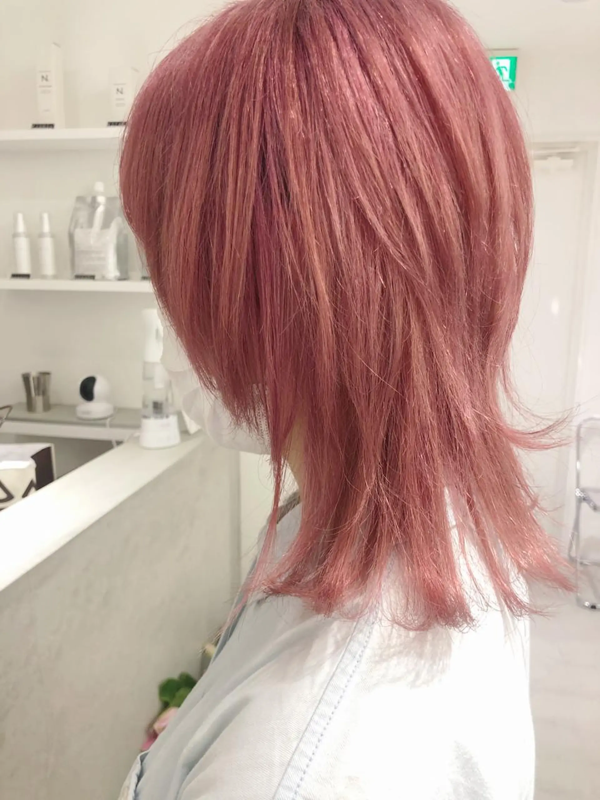 ショート カラー アディクシーカラー バレイヤージュ ベージュカラー ブリーチ ケアブリーチ ito. ブリーチ/髪質改善のヘアスタイル