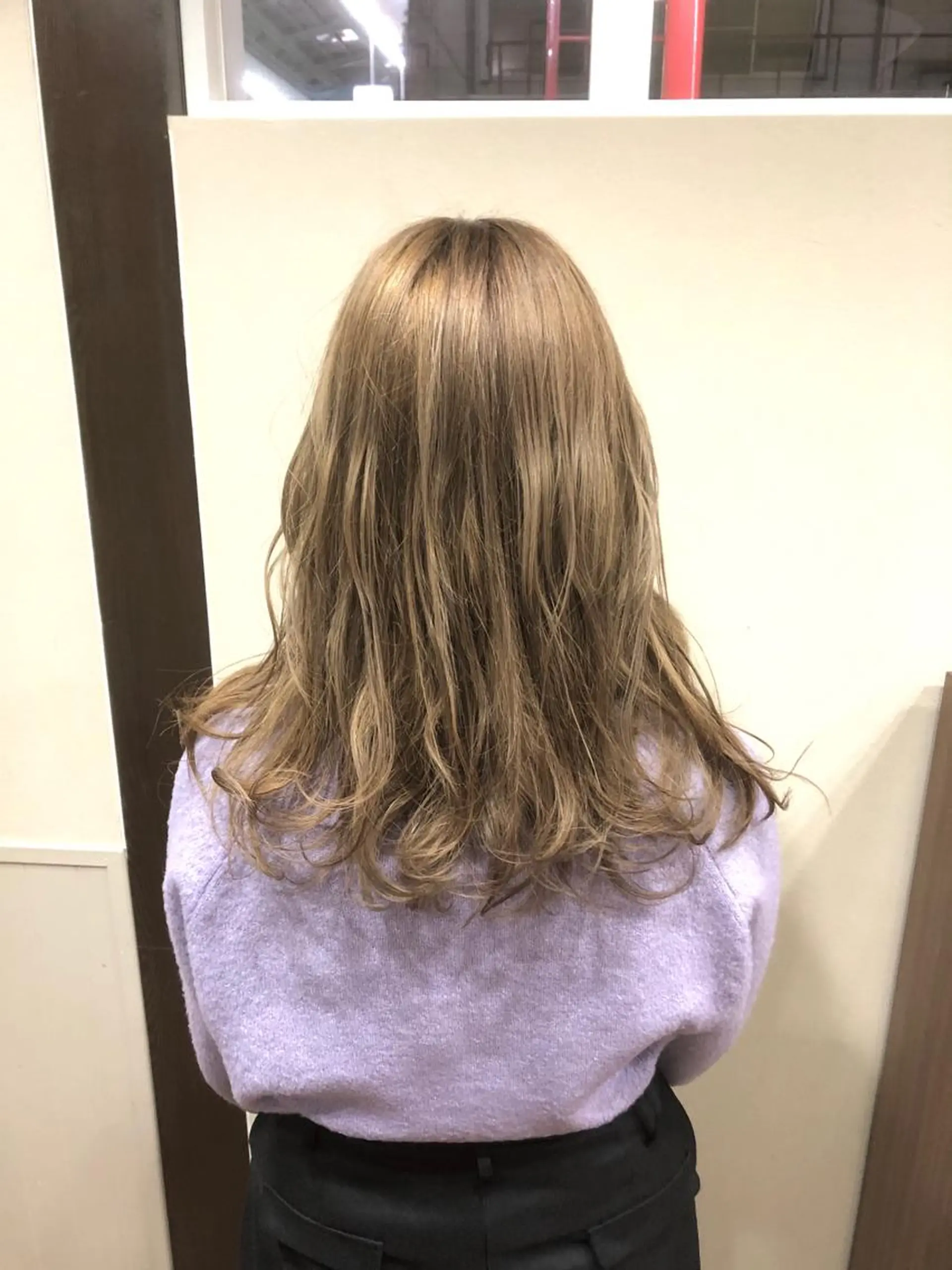 セミロング カラー ベージュカラー ブリーチ オレンジ シェアサロン　シエナ所属・東條 克義のヘアスタイル