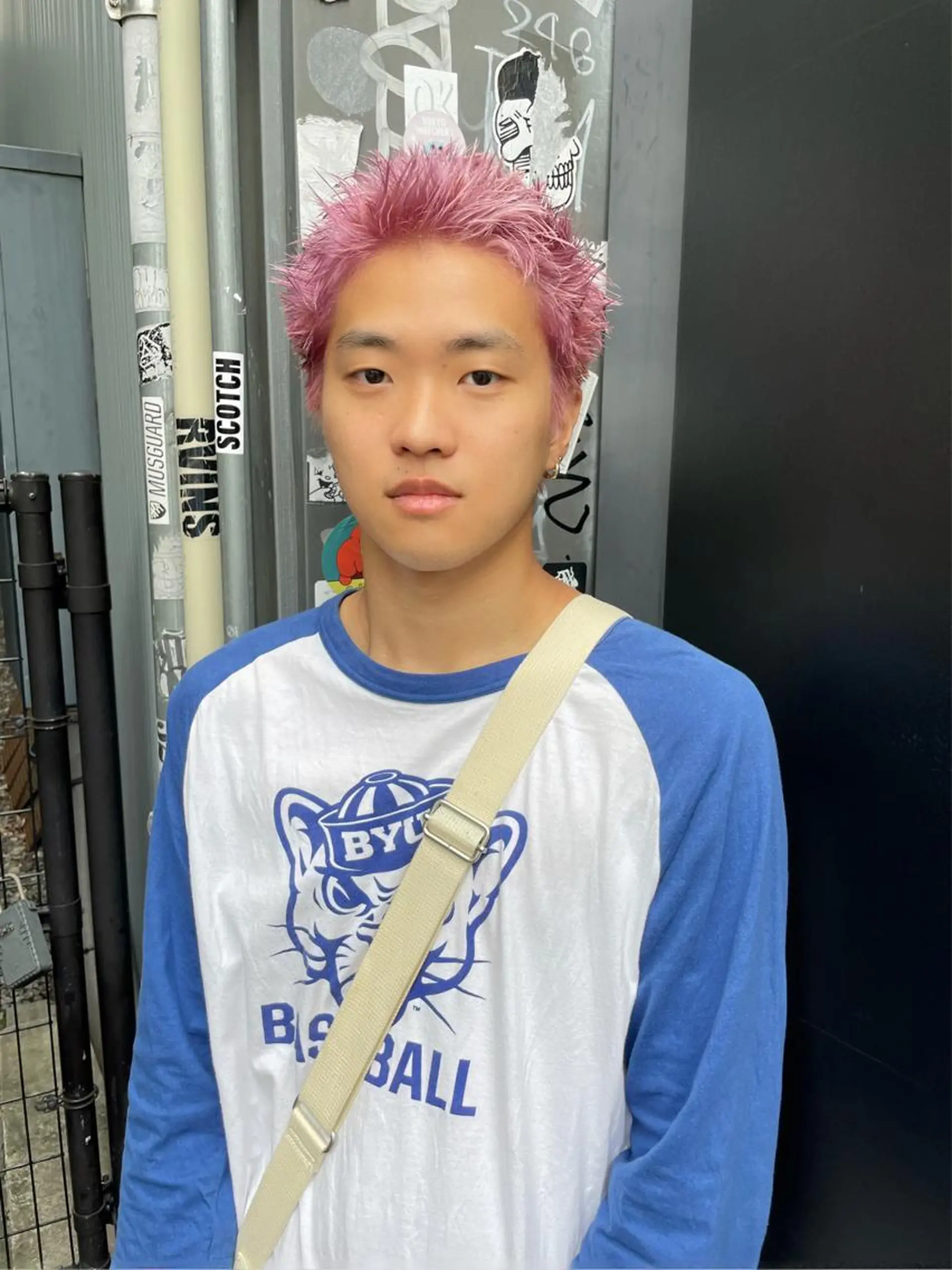 ショート カラー メンズ メンズバレイヤージュ メンズブリーチ センターパート フェードカット メンズハイライト ヘアカラー トリートメント スパイラルパーマ 🌐hina⭐️のヘアスタイル