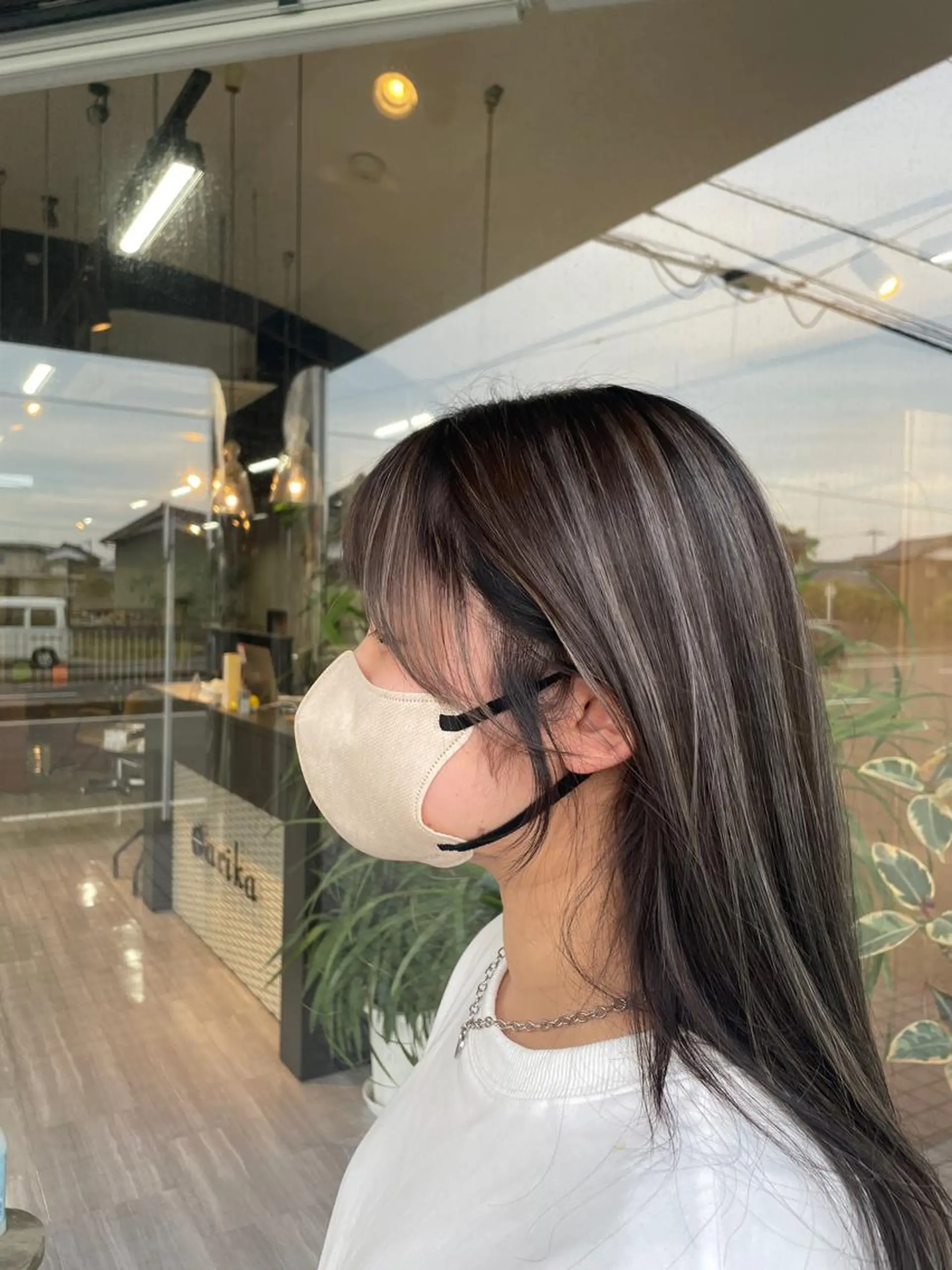 ショート カラー ハイライトカラー 顔まわりレイヤー ハイライト レイヤーカット alu所属・マキノ キョウカのヘアスタイル