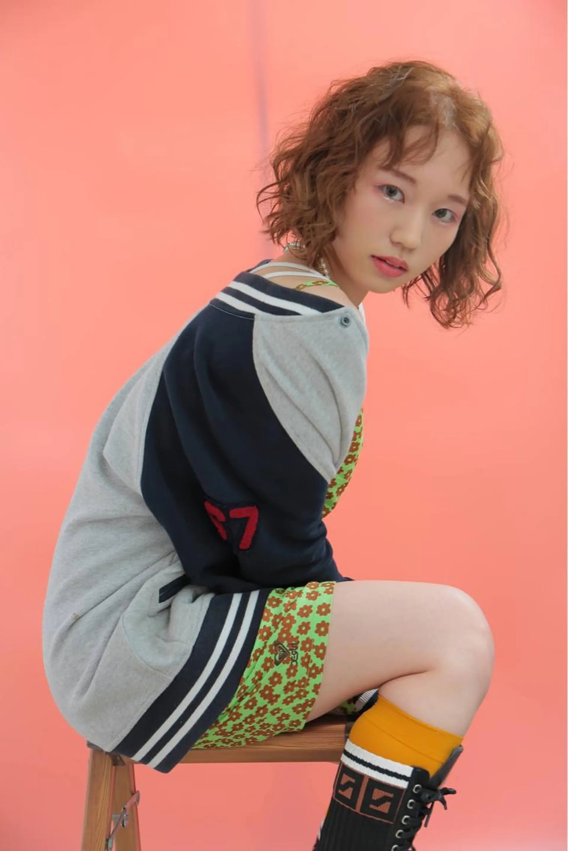 ショート パーマ プードルパーマ tomo🍒パーマ ハイトーン似合わせのヘアスタイル