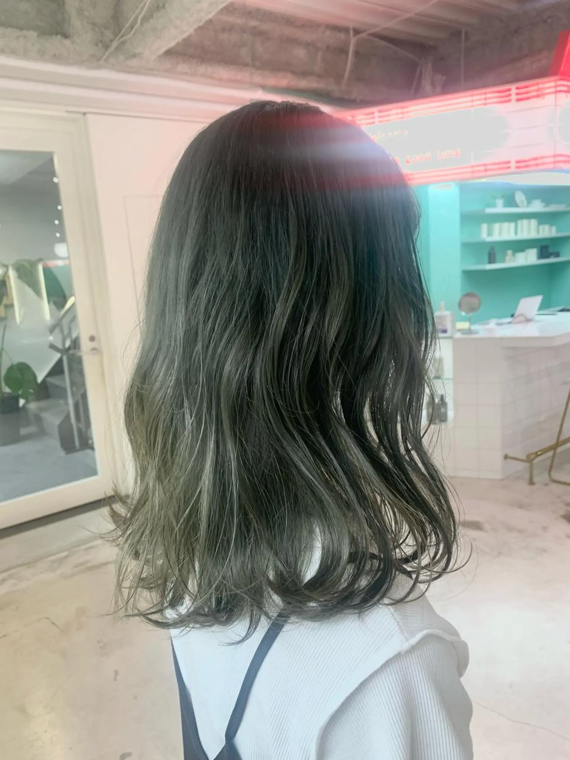 ミディアム カラー ヘアアレンジ 🧨ブリーチー×ボブ レイヤー💎じゅえるのヘアスタイル