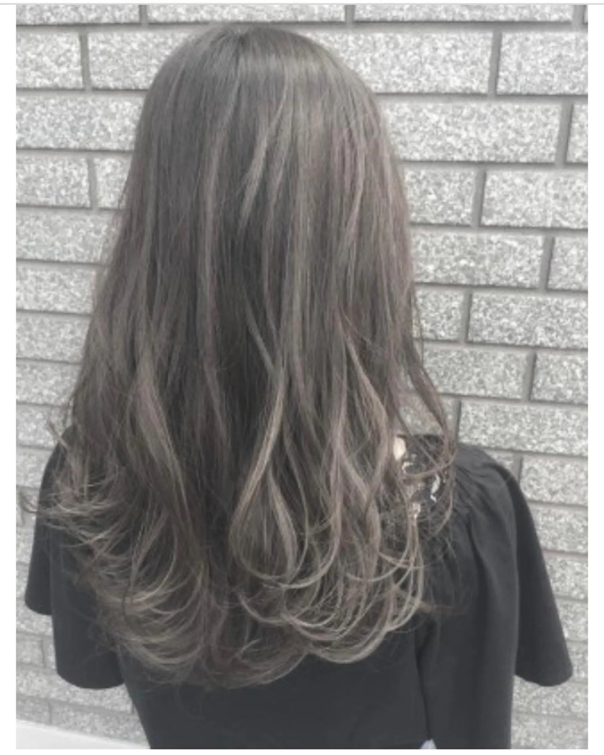 ロング カラー 奥谷 美代子のヘアスタイル