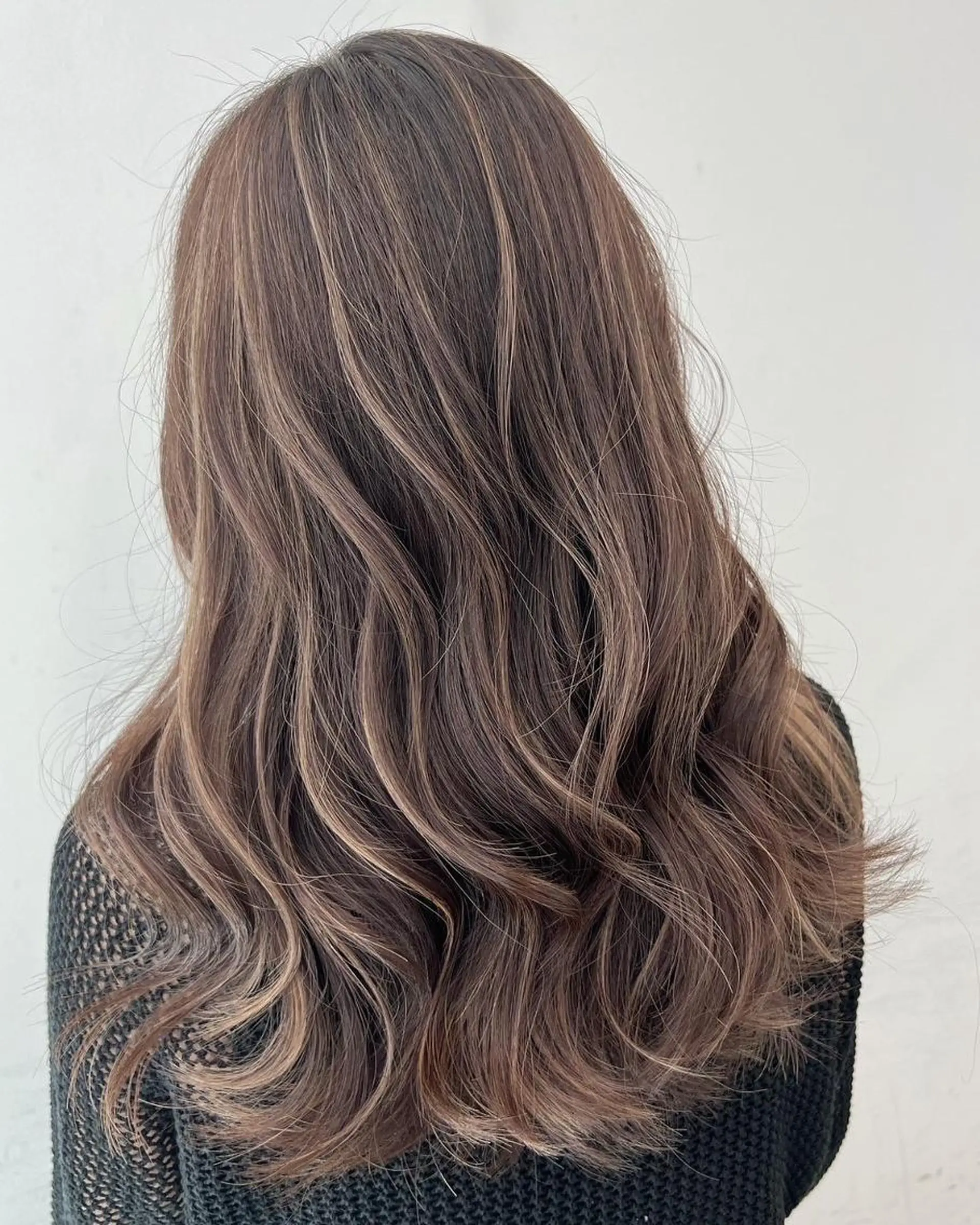 ロング ハイライト 髪質改善 レイヤーカット トリートメント ヘアカラー トリートメント 【公式】amble luxe池袋東口🩷のヘアスタイル